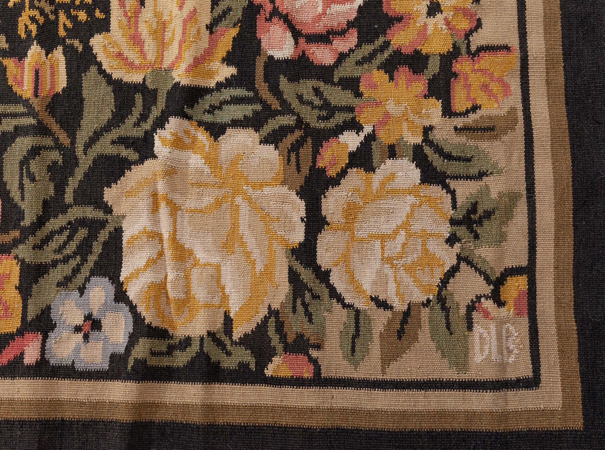 Tapis en laine Bessarabian surdimensionné à motifs floraux de Doris Leslie Blau en vente 2