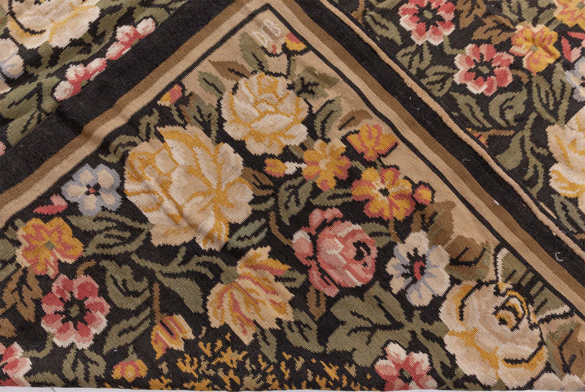 Tapis en laine Bessarabian surdimensionné à motifs floraux de Doris Leslie Blau en vente 3
