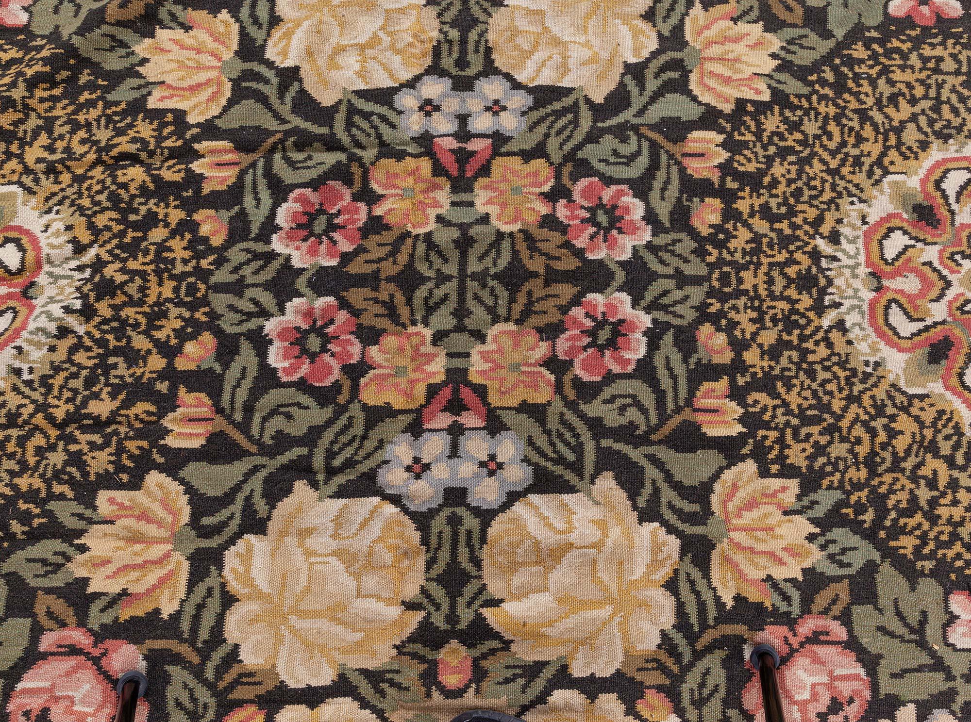 Tapis en laine Bessarabian surdimensionné à motifs floraux de Doris Leslie Blau Neuf - En vente à New York, NY