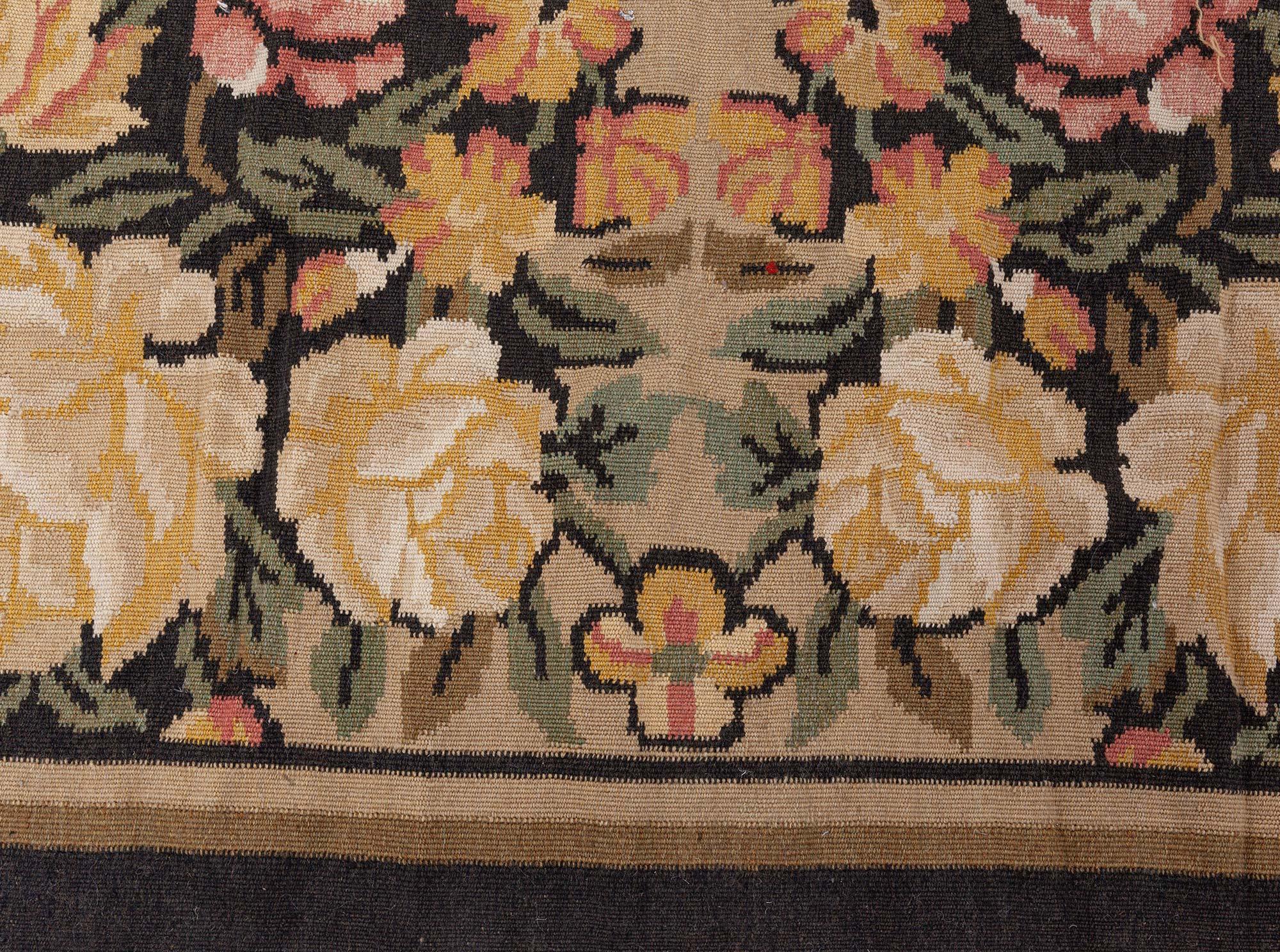 Tapis en laine Bessarabian surdimensionné à motifs floraux de Doris Leslie Blau en vente 1