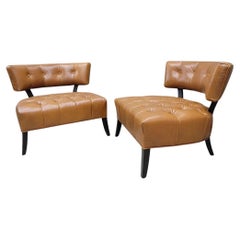 Chaises pantoufles surdimensionnées de style Billy Haines nouvellement tapissées de cuir cognac