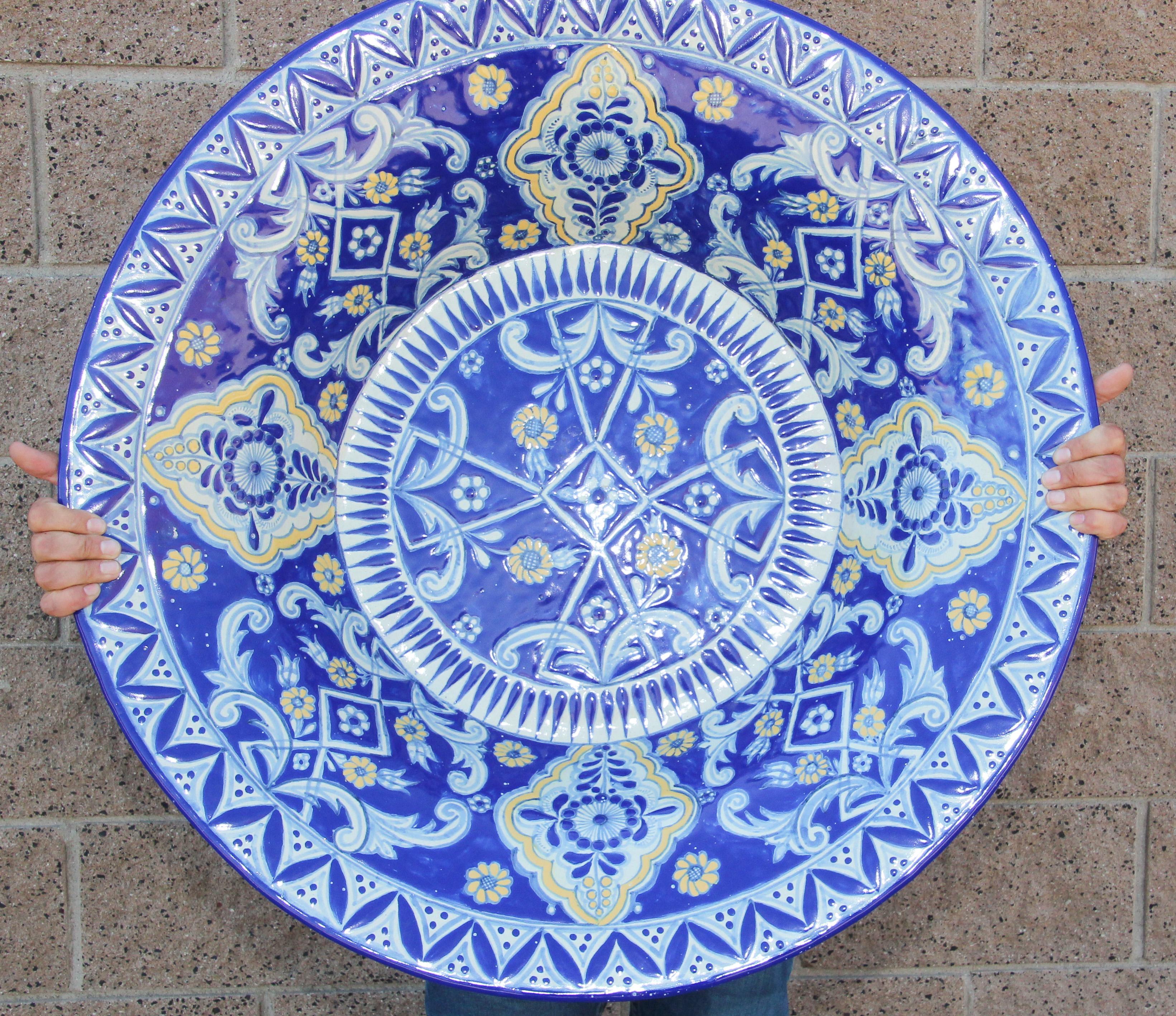 Übergroße blau-weiße mexikanische Talavera-Keramikschale aus glasierter Keramik im Angebot 6