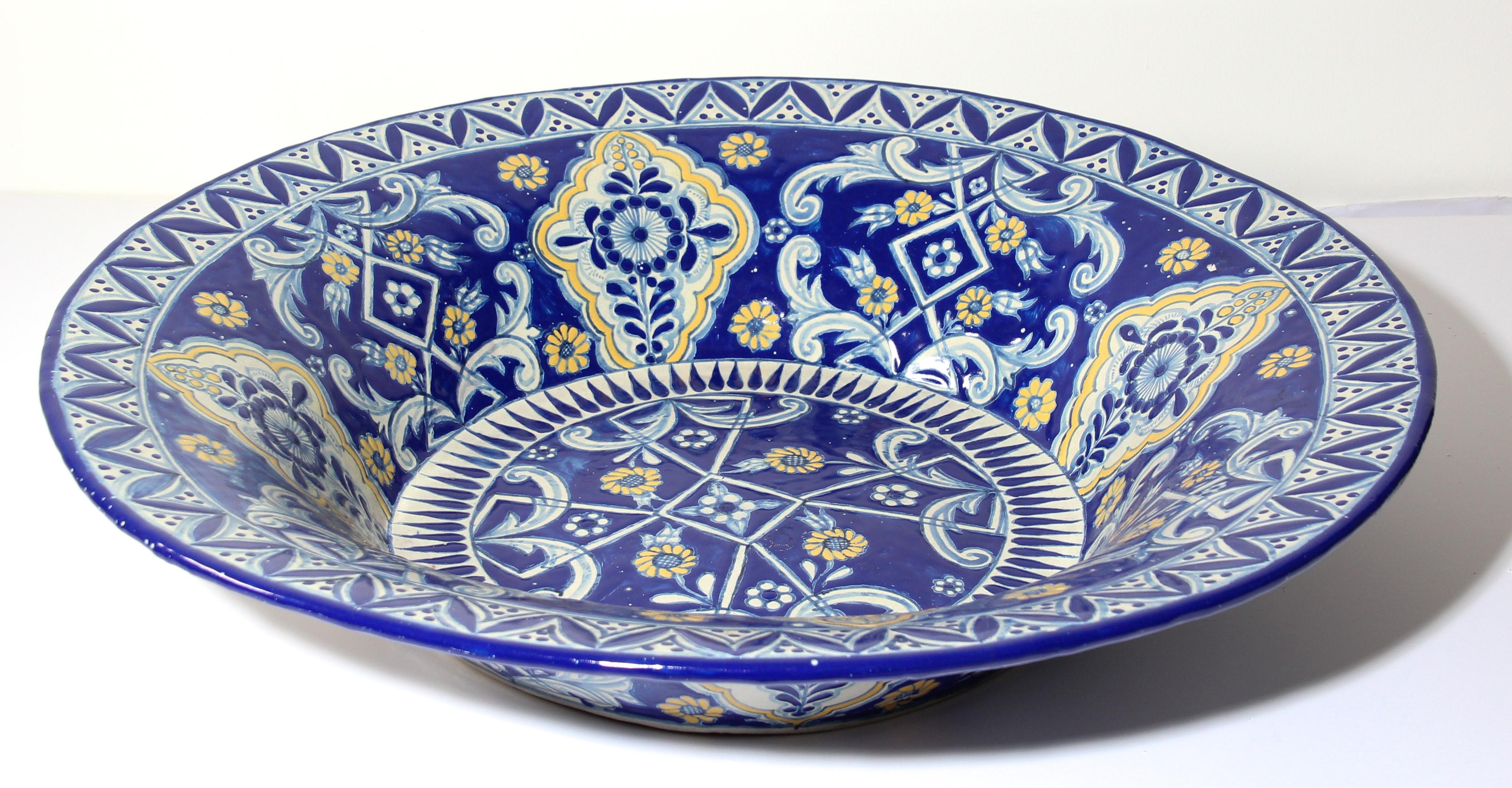 Authentic oversized very fine blue and white Mexican Talavera de la Reina glazed ceramic bowl.
Blue and white Mexican Talavera pottery handcrafted and hand painted with floral designs in shades of blues and yellow.
Hand-painted top and