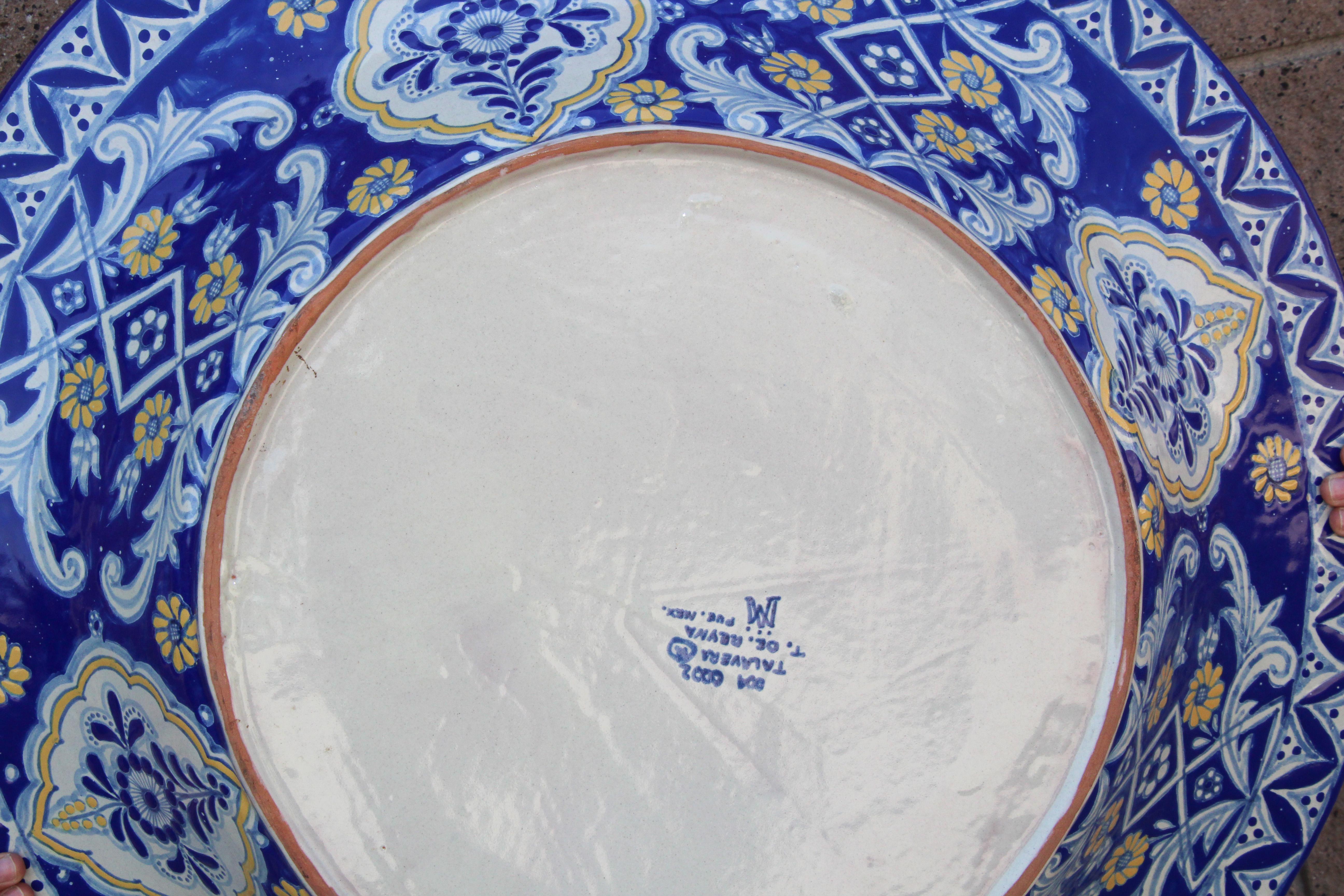 Übergroße blau-weiße mexikanische Talavera-Keramikschale aus glasierter Keramik im Angebot 13