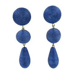 Boucles d'oreilles pendantes en fil bleu surdimensionné 