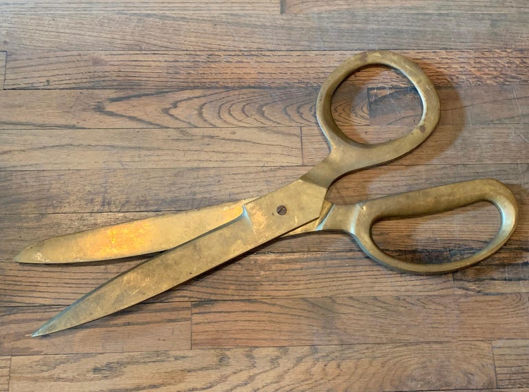 Oversized Bonze Advertising Store Display Scissors In Good Condition For Sale In Brooklyn, NY