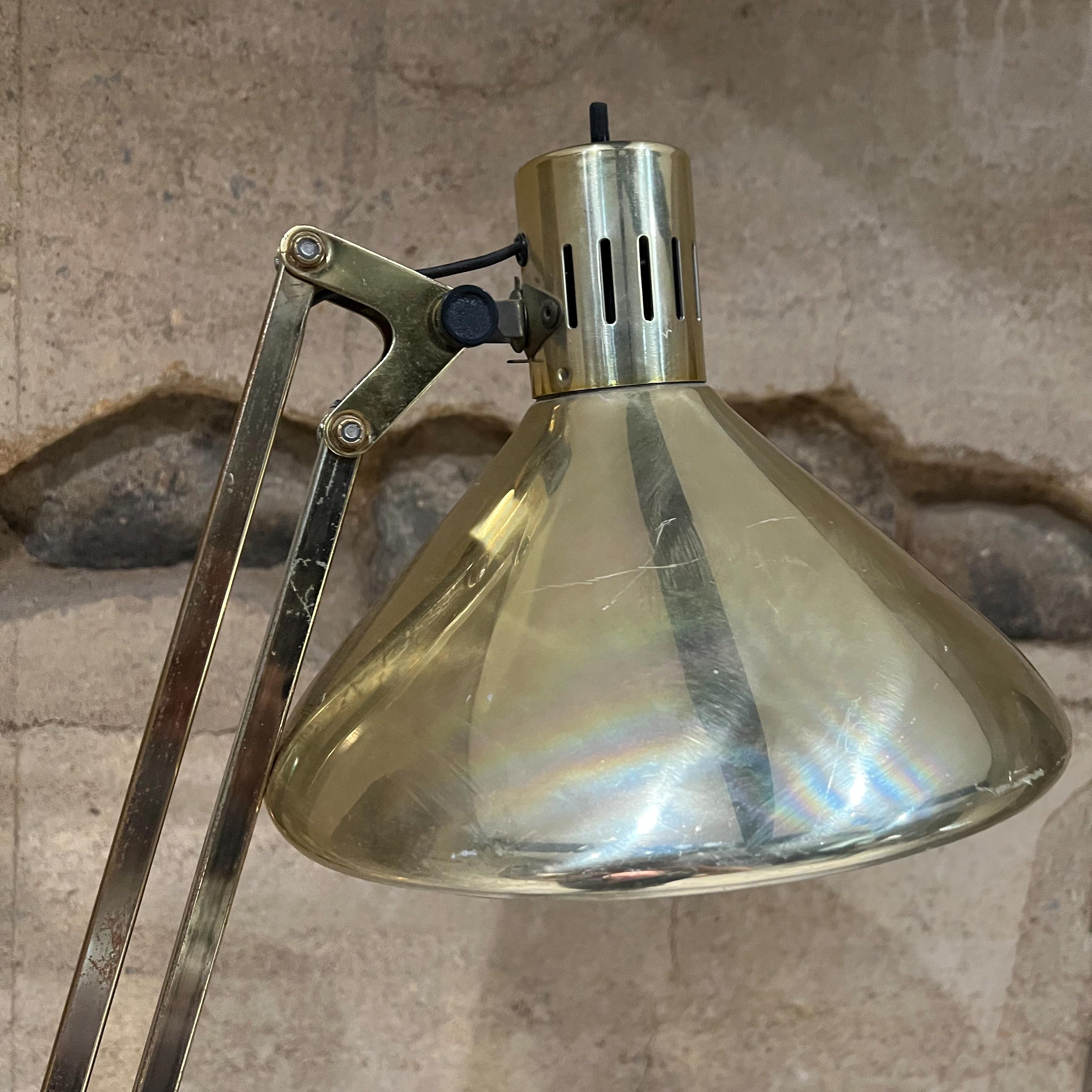 Übergroße Stehlampe aus Messing von Luxo Articulating Architect's Drafting Light, 1970er Jahre im Angebot 4