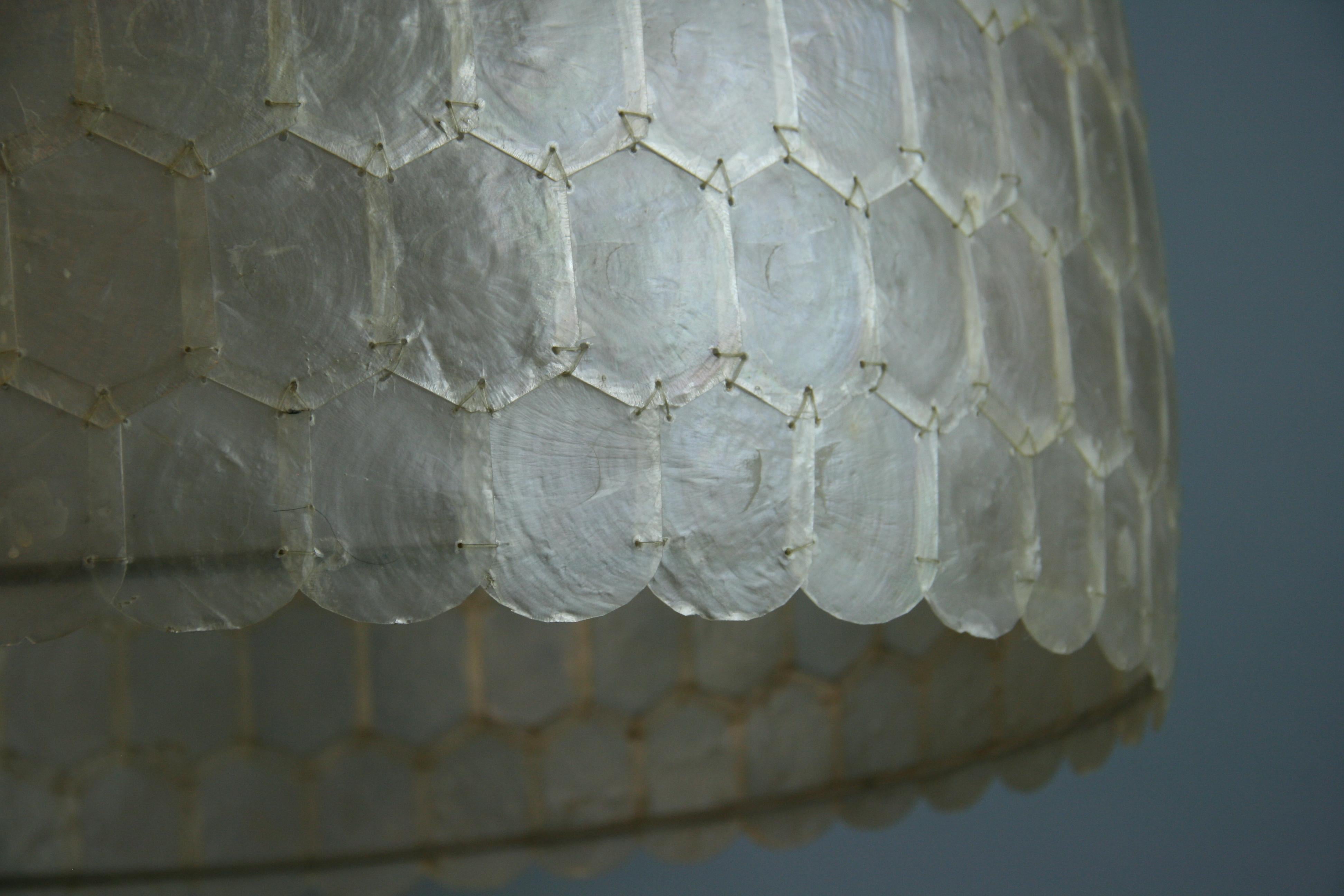Pendentif Capiz Shell surdimensionné  / Lampe de lanterne en vente 2