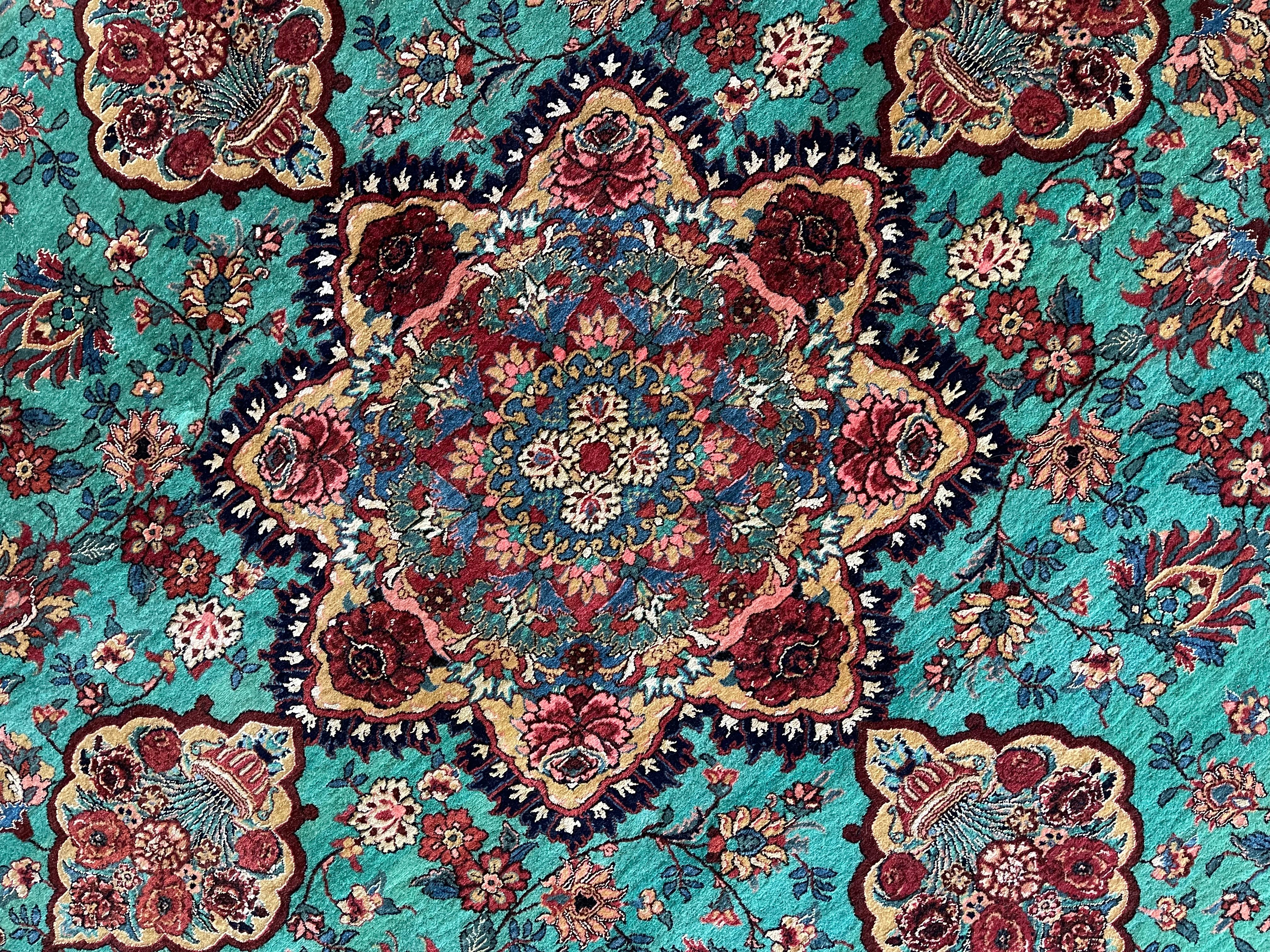 Übergroßer gestreifter Teppich, feiner, exklusiver, handgefertigter Kurdischer Teppich aus Wolle und Seide  im Angebot 3