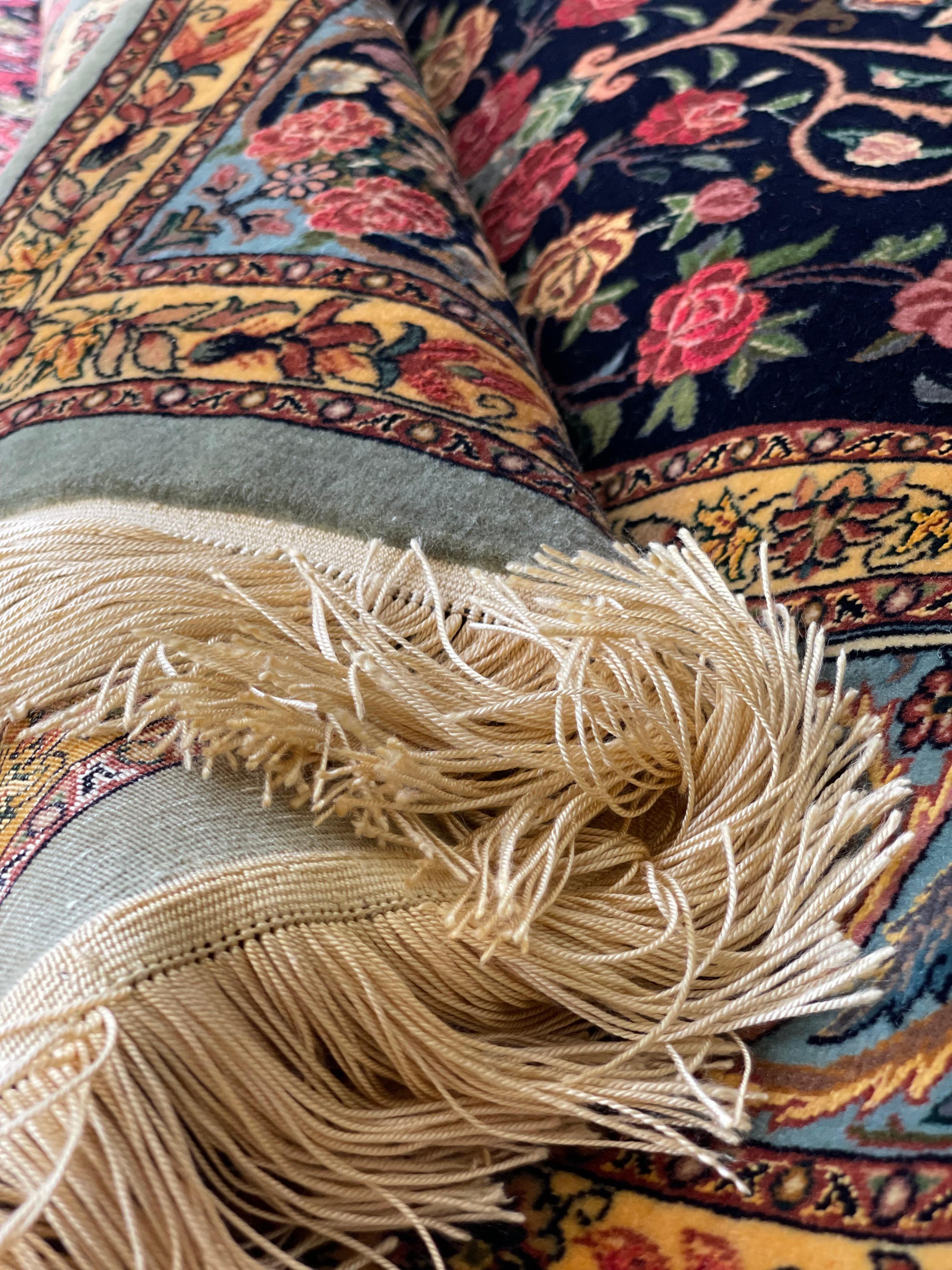 Übergroßer gestreifter Teppich, feiner, exklusiver, handgefertigter Kurdischer Teppich aus Wolle und Seide  im Angebot 7