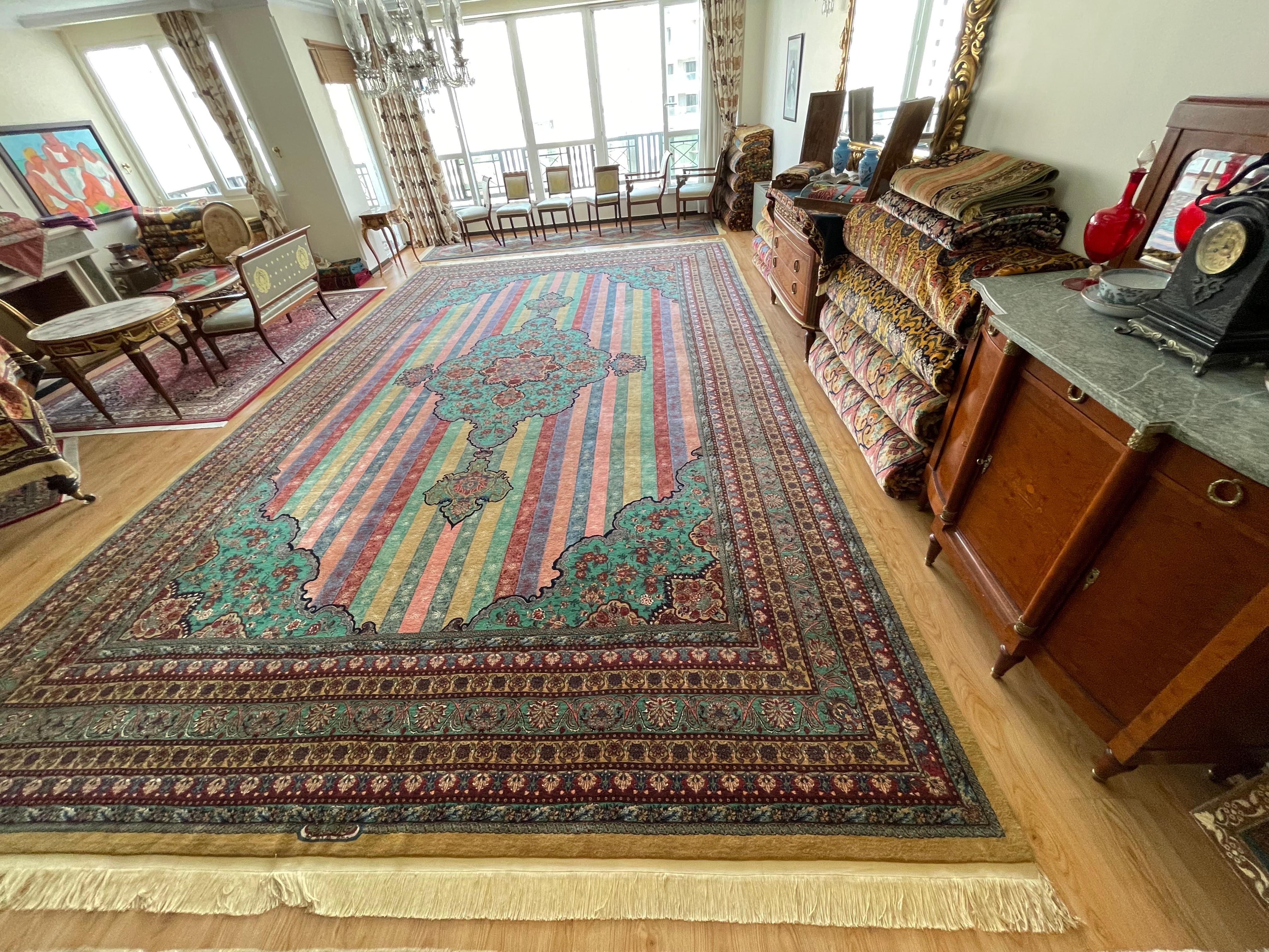 Übergroßer gestreifter Teppich, feiner, exklusiver, handgefertigter Kurdischer Teppich aus Wolle und Seide  im Zustand „Hervorragend“ im Angebot in Hampshire, GB