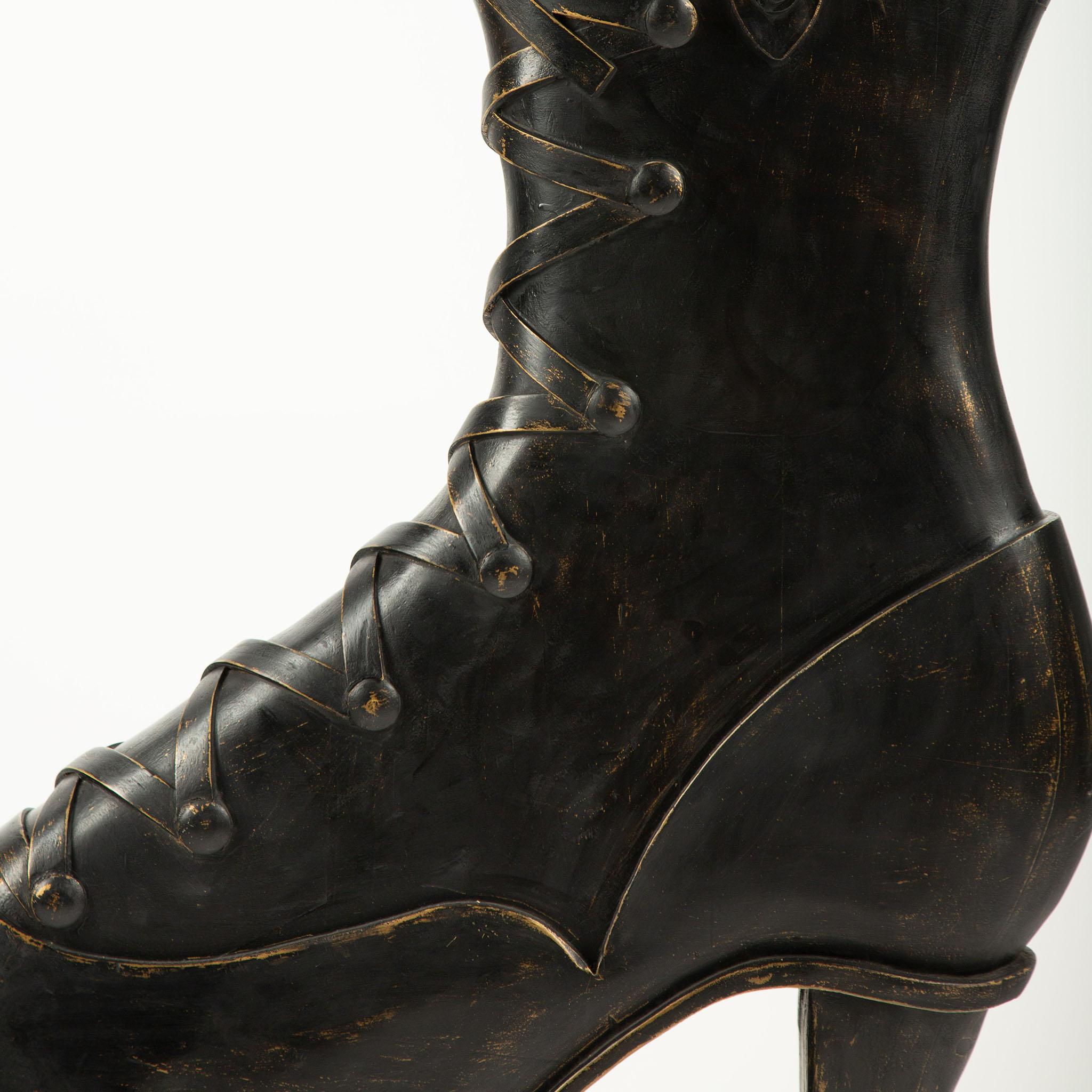 Letrero de comercio de botas tallado sobredimensionado, principios del siglo XX un letrero de zapatero llamativo en Excelente estado para la venta en New York, NY