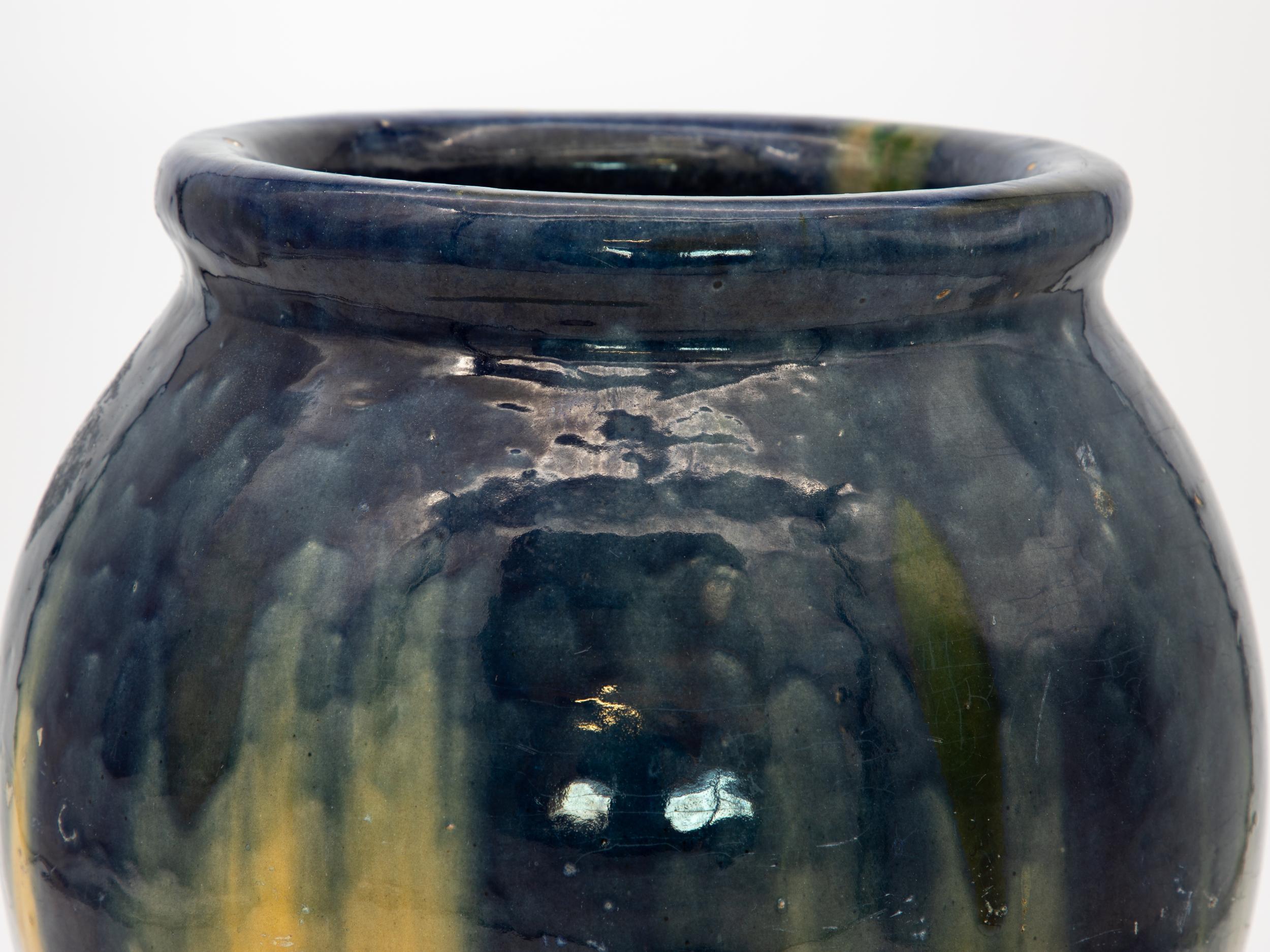 Vase en céramique surdimensionné à glaçure bleue et crème Excellent état - En vente à South Salem, NY