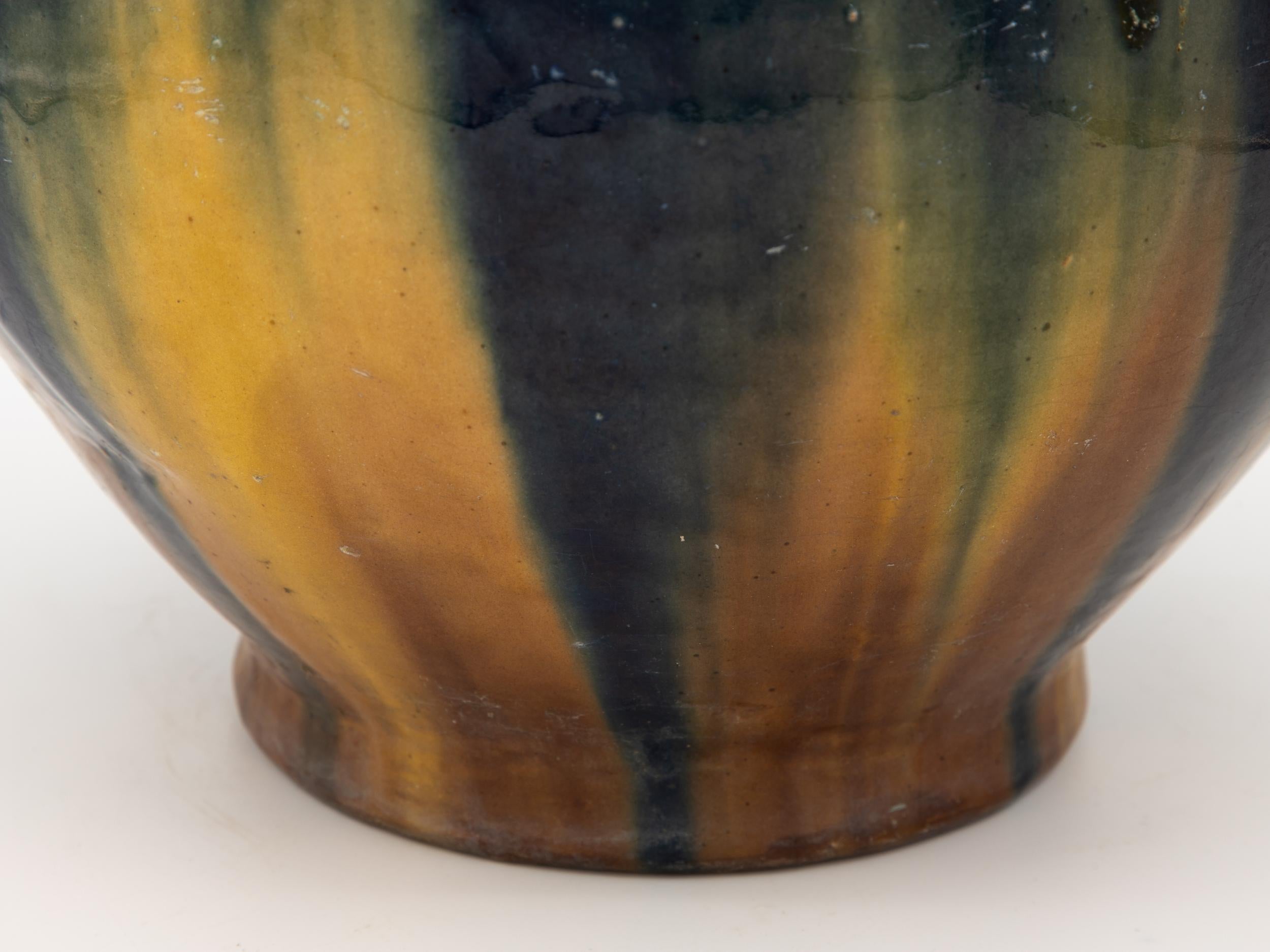 Milieu du XXe siècle Vase en céramique surdimensionné à glaçure bleue et crème en vente