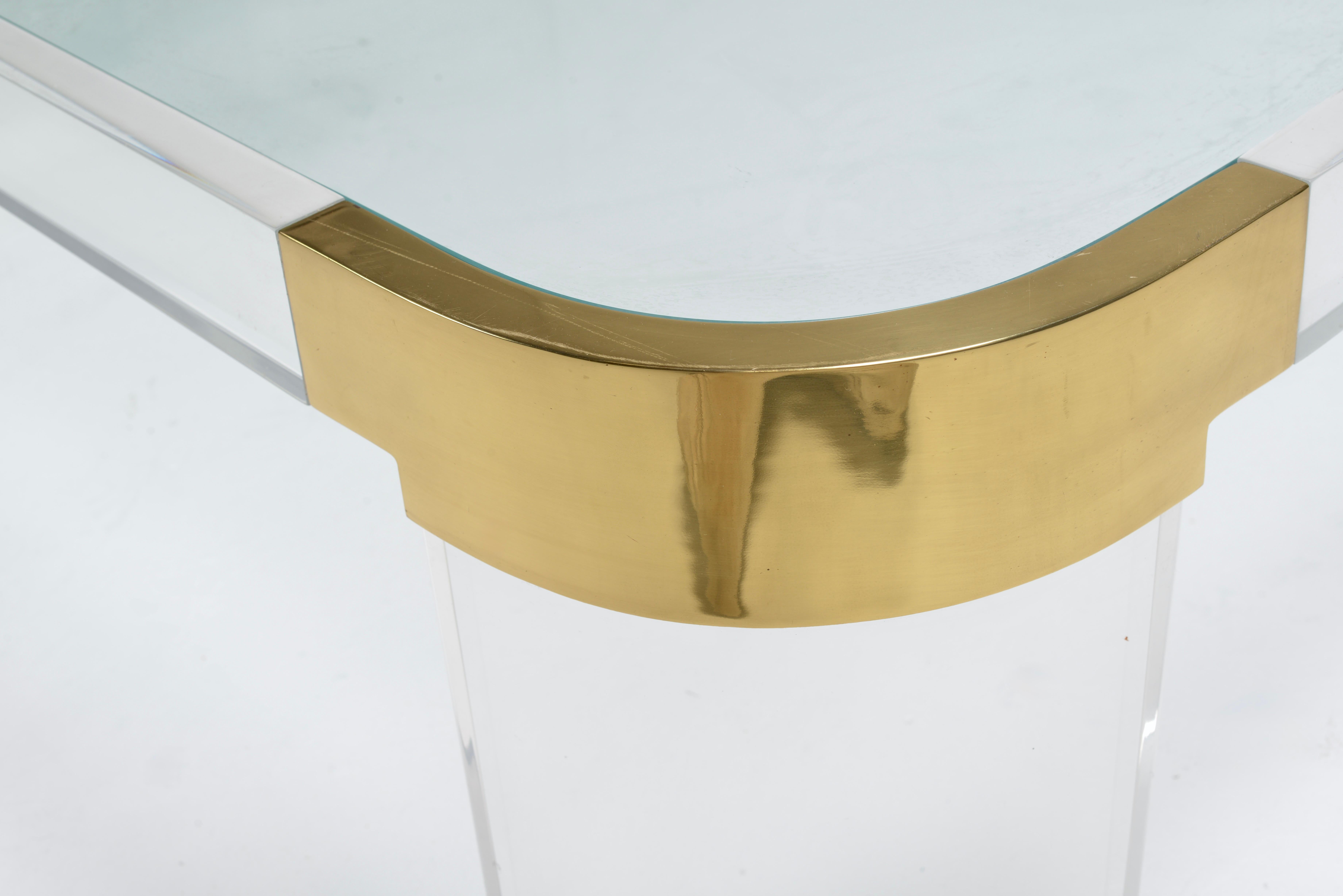 Table basse surdimensionnée en Lucite et verre 