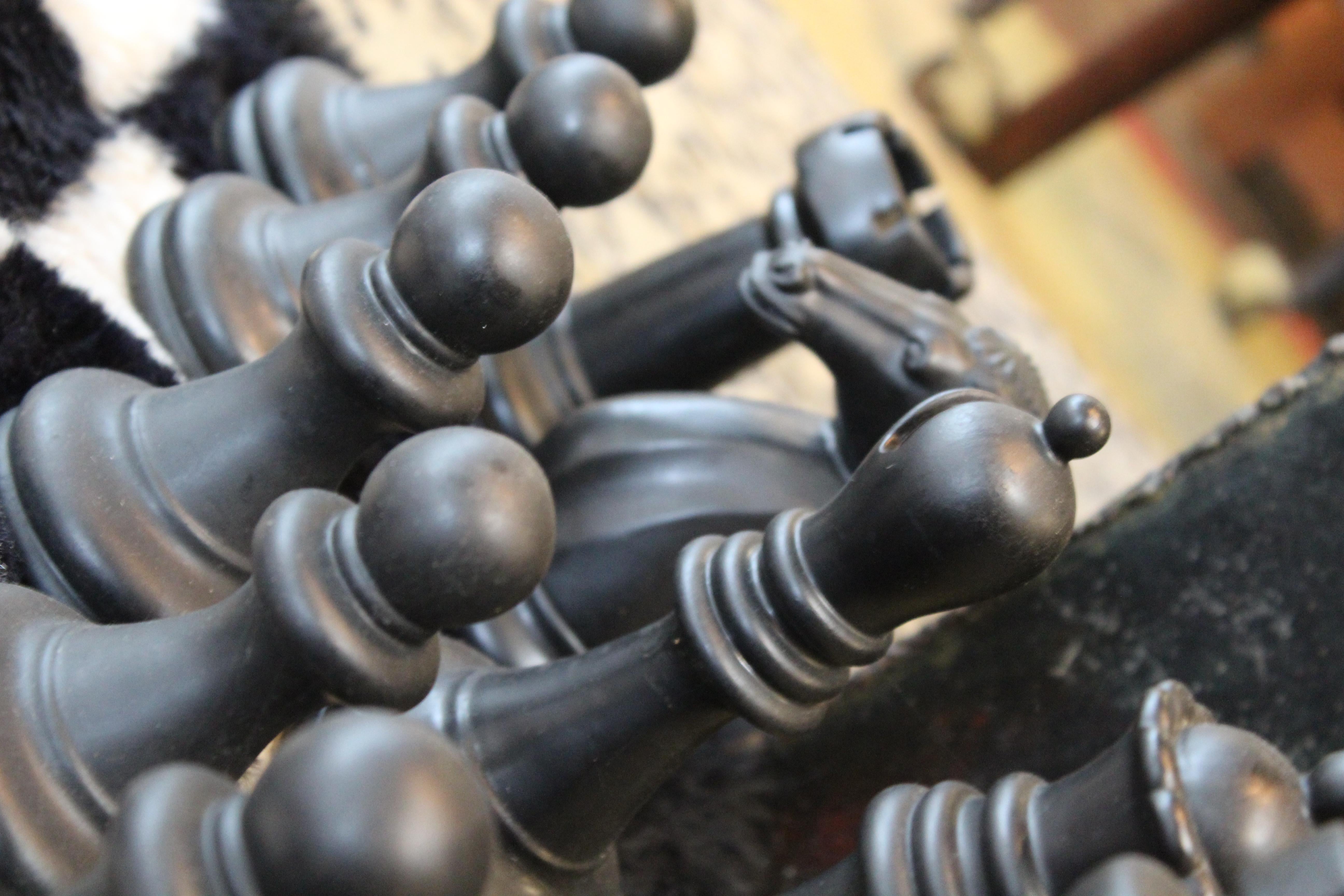 Set di scacchi oversize con scacchiera in moquette in vendita 3