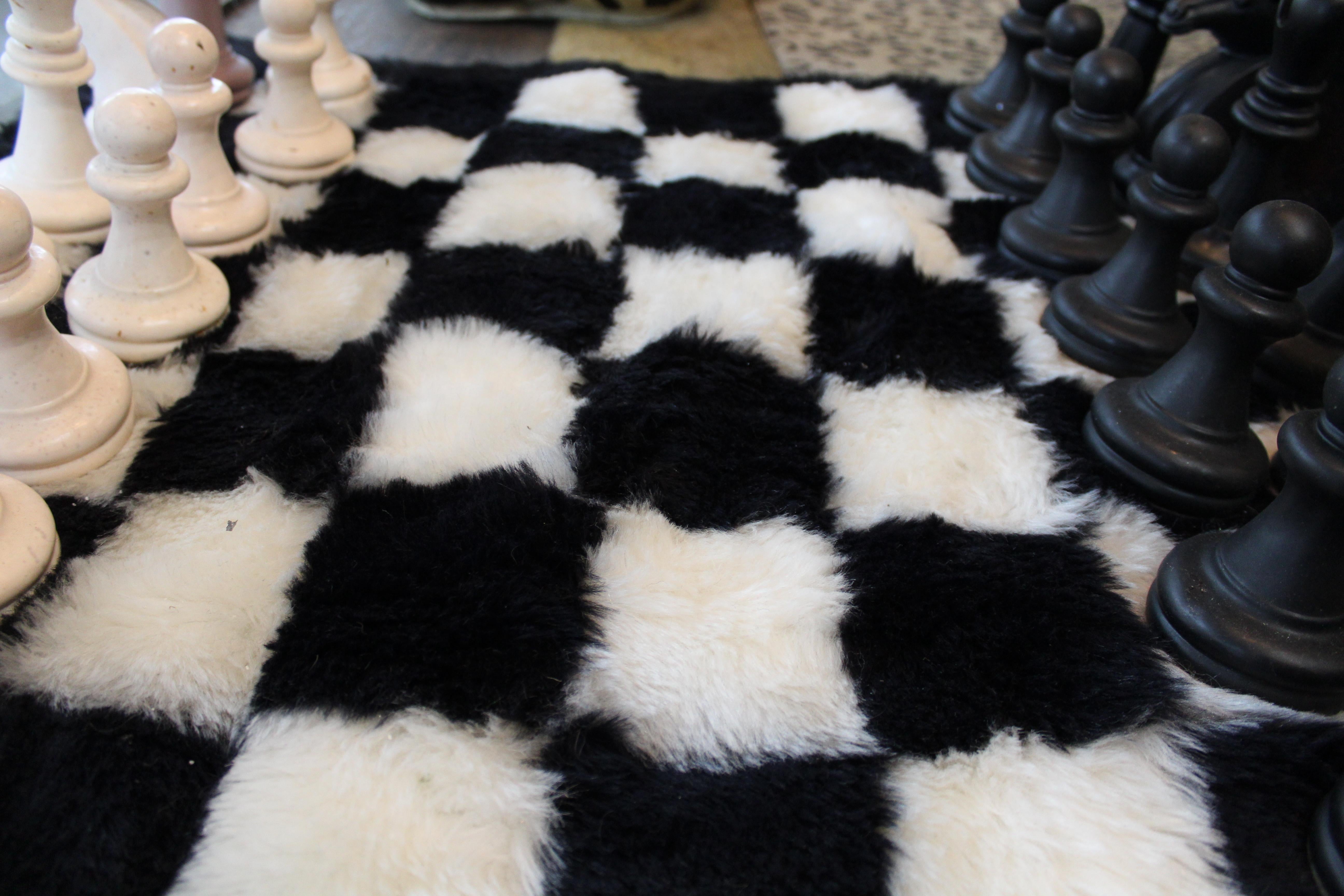 Set di scacchi oversize con scacchiera in moquette in vendita 4