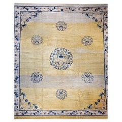 Tapis pékinois surdimensionné jaune pâle avec motif de chiens de lion et de couronnes de nuages