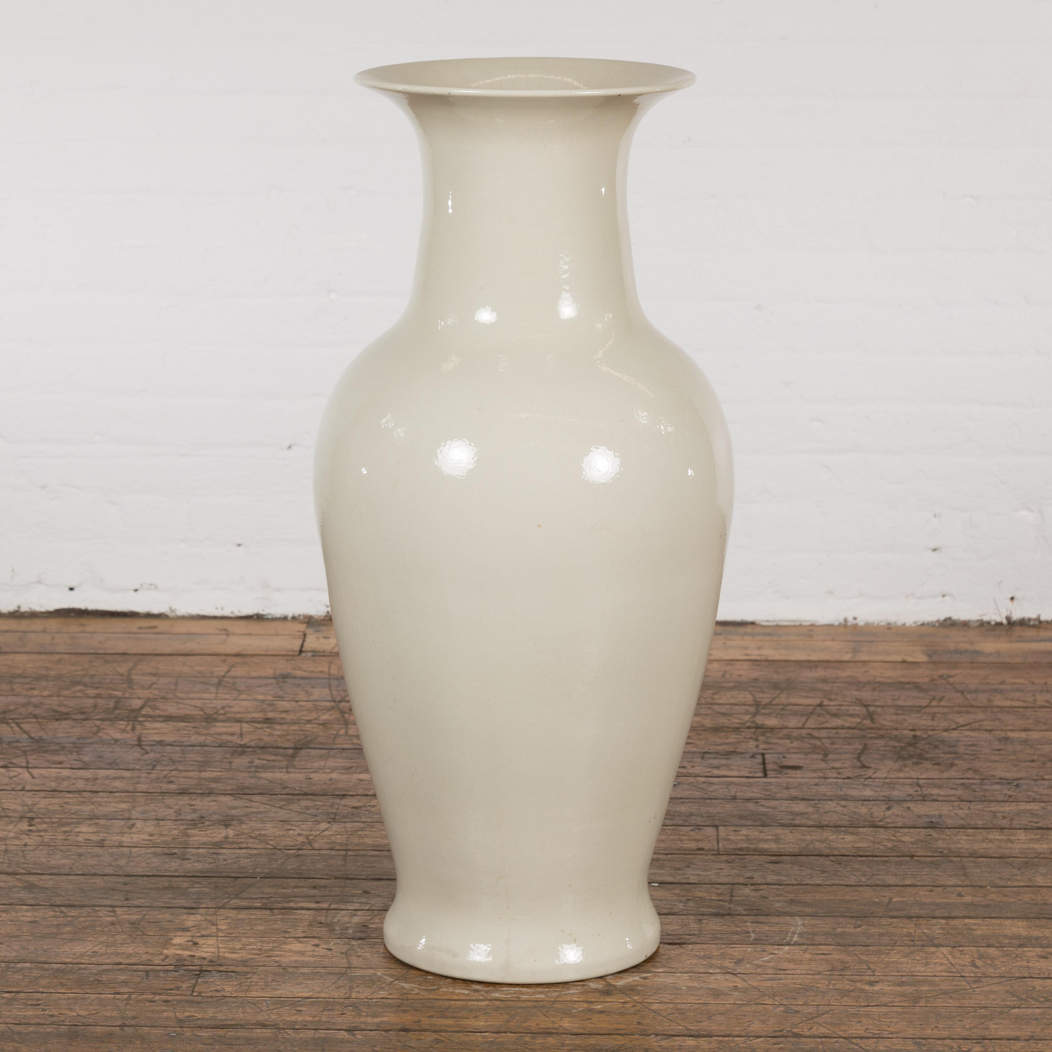 Oversized Chinese Vintage Altar Vase with Blanc de Chine Finish and Flaring Neck For Sale 6