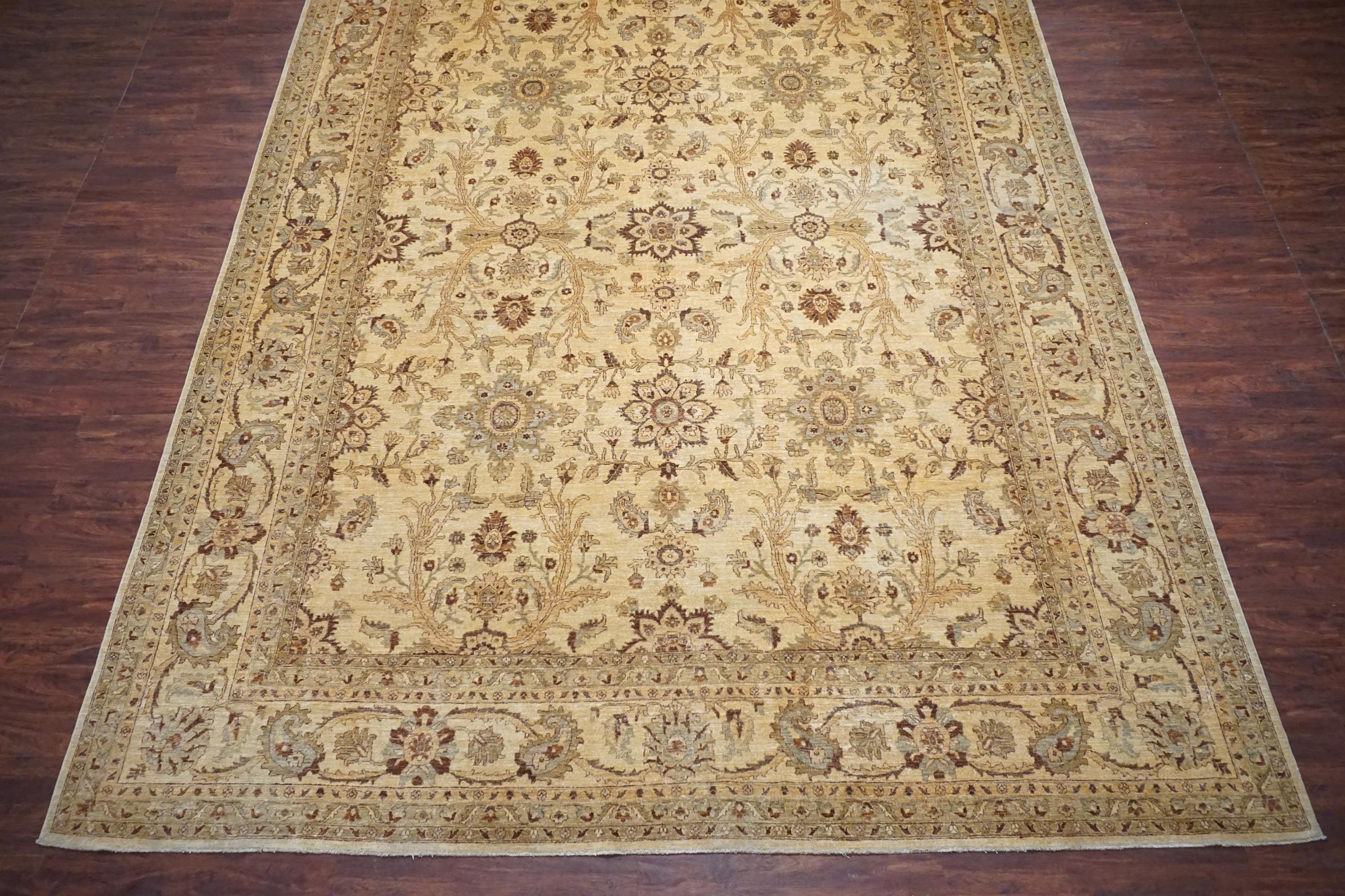 Oversized Chobi Peshawar rug,

circa 2000

Measures: 12' 9