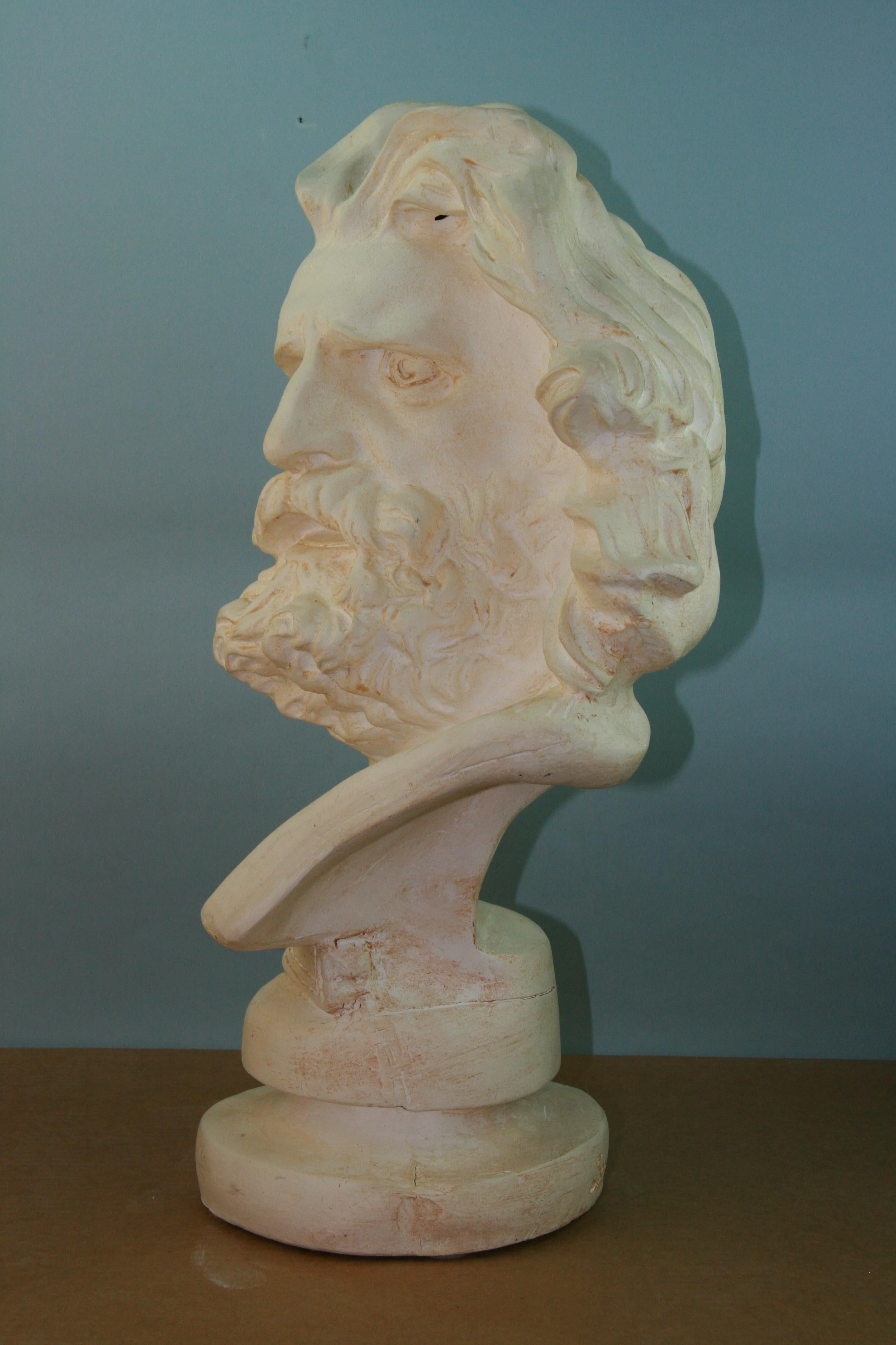 Figure masculine classique surdimensionnée  Sculpture de la bibliothèque en vente 2