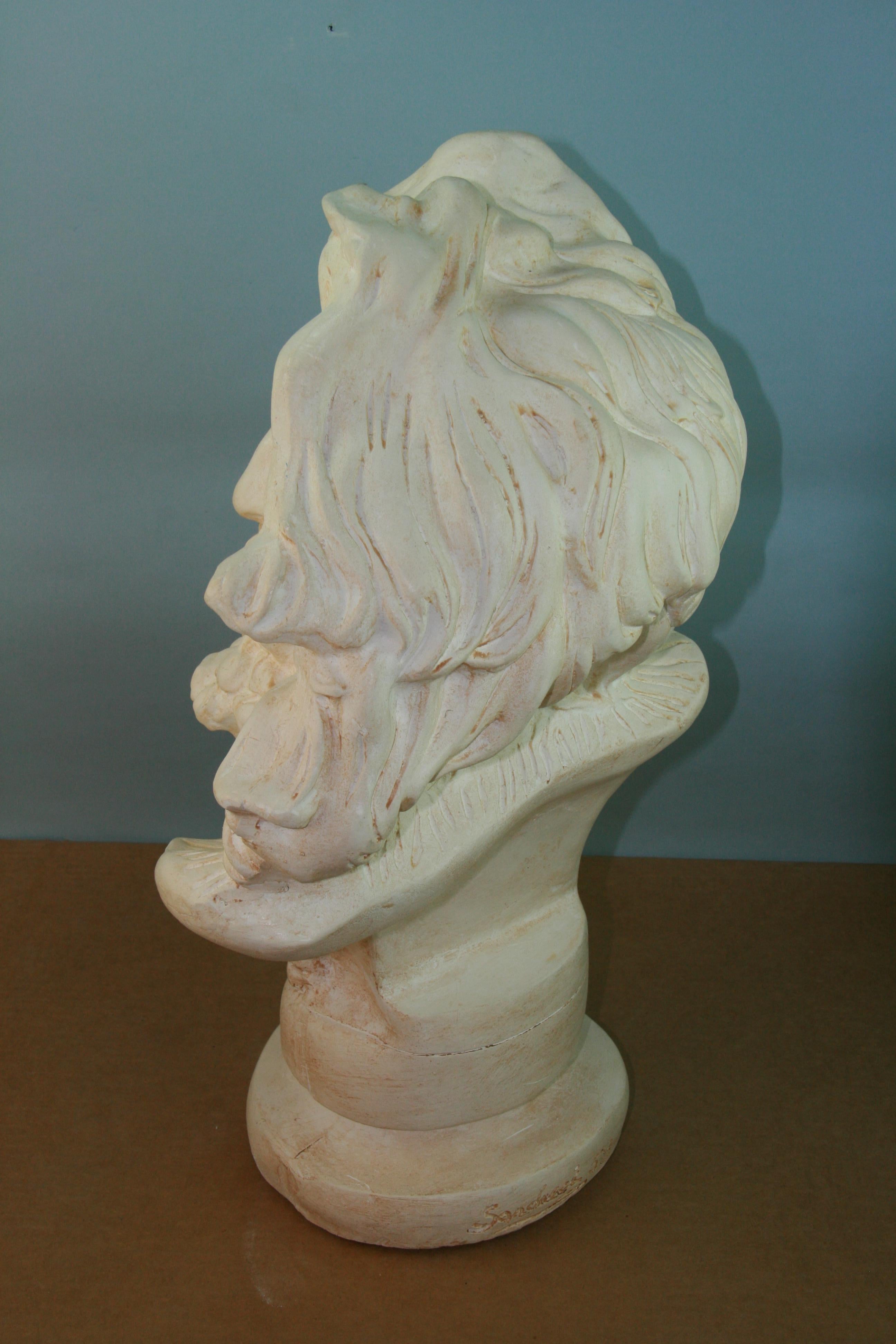 Figure masculine classique surdimensionnée  Sculpture de la bibliothèque en vente 4