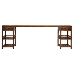 Consola extragrande con cajones, estantes calados y tablero extraíble