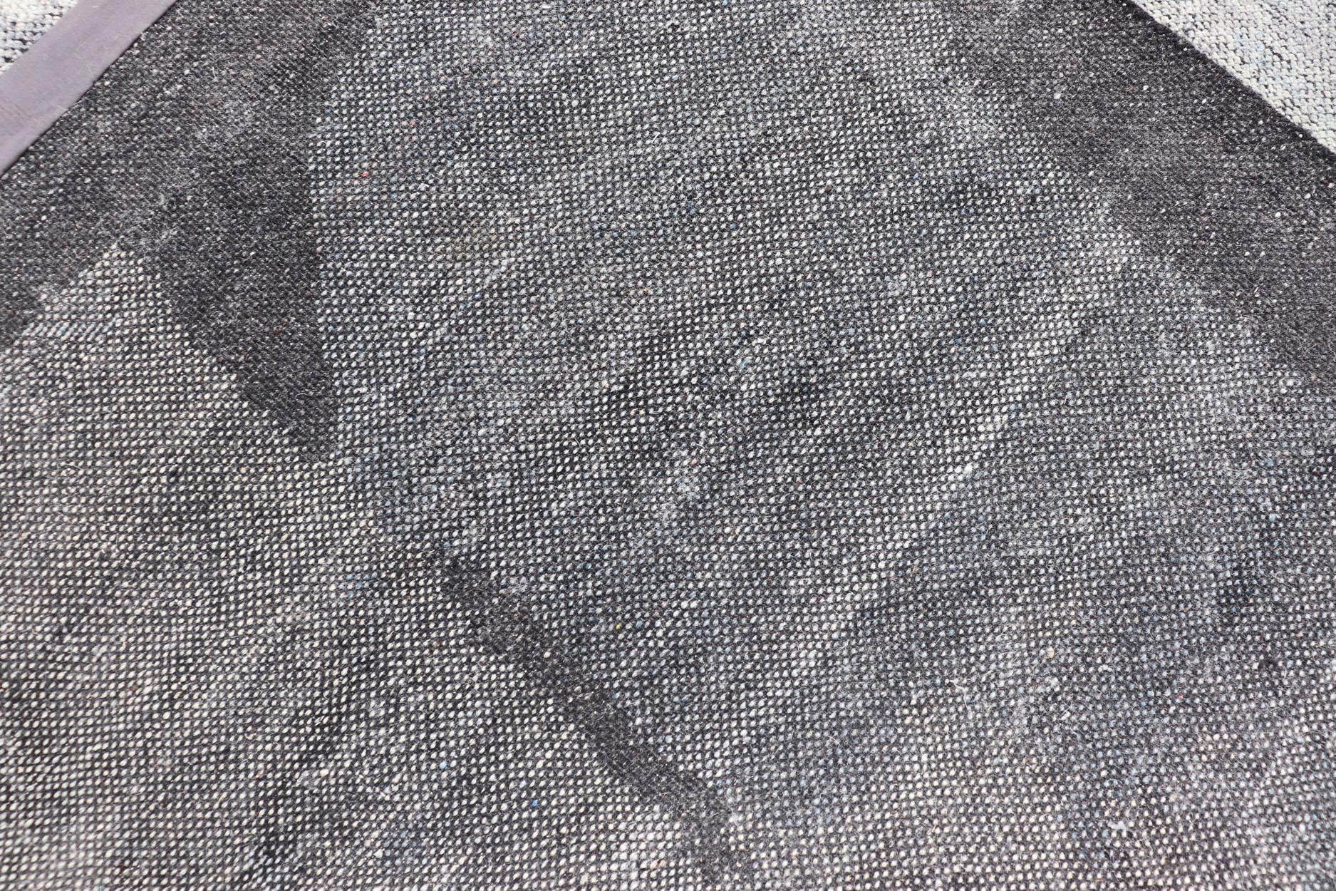 Übergroßer zeitgenössischer abstrakter Teppich in Grau, Holzkohle und Stahlblau11'6 x 14'10 im Angebot 6