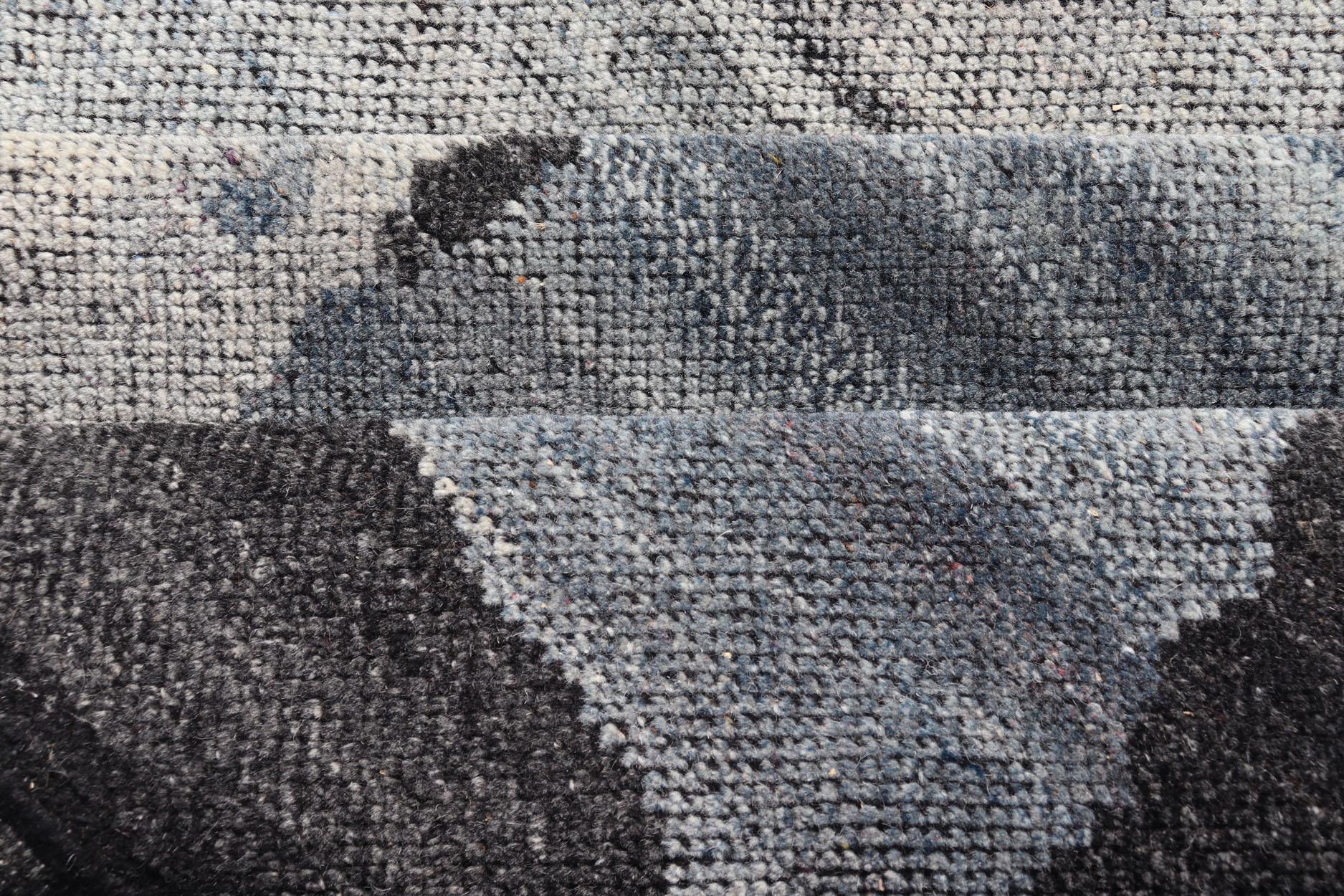 Übergroßer zeitgenössischer abstrakter Teppich in Grau, Holzkohle und Stahlblau11'6 x 14'10 im Angebot 7