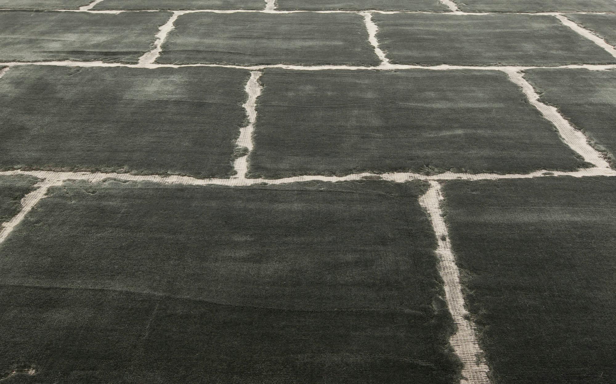 Tibetano Tappeto geometrico contemporaneo sovradimensionato in nero di Doris Leslie Blau in vendita