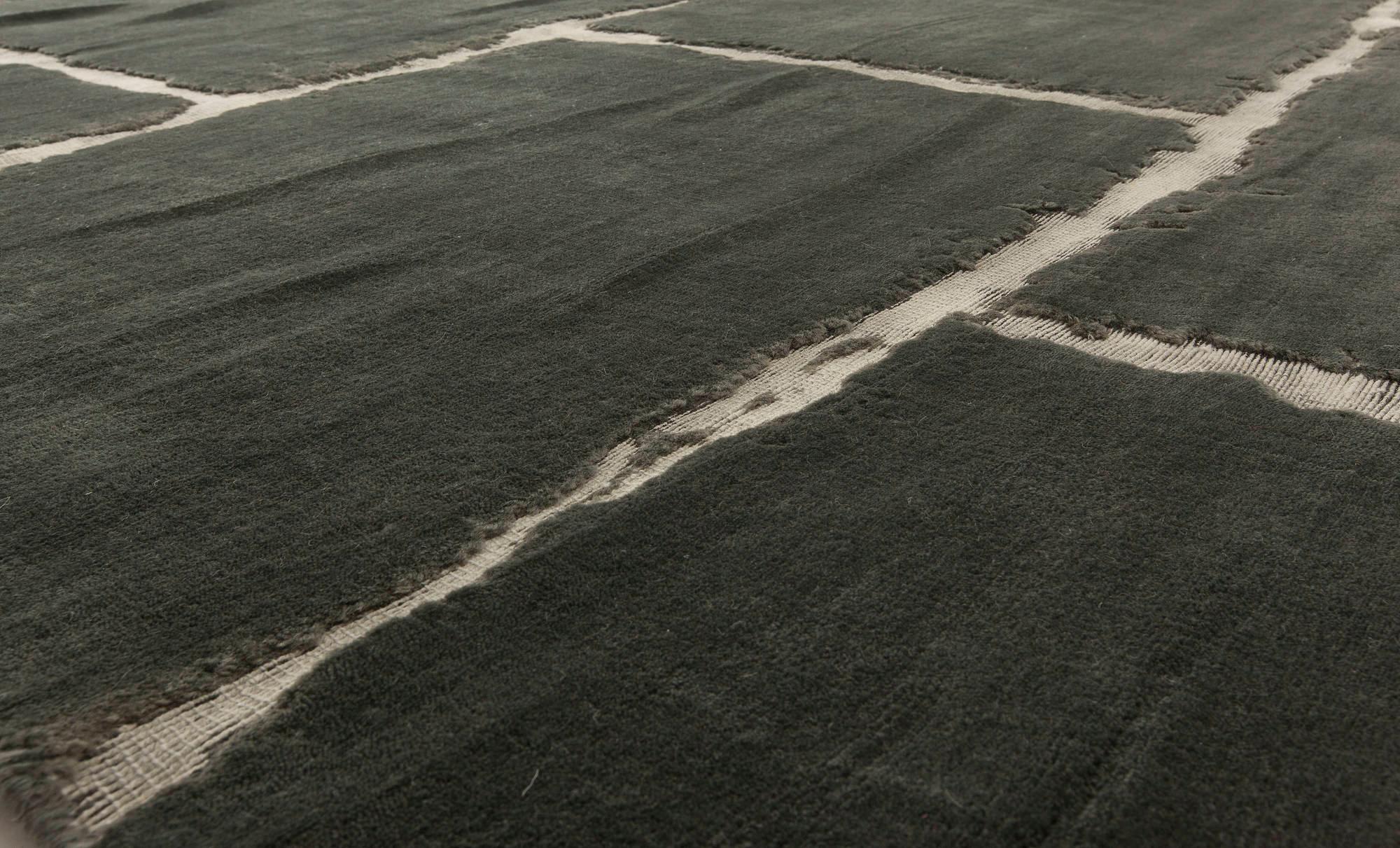 Nepalese Tappeto geometrico contemporaneo sovradimensionato in nero di Doris Leslie Blau in vendita