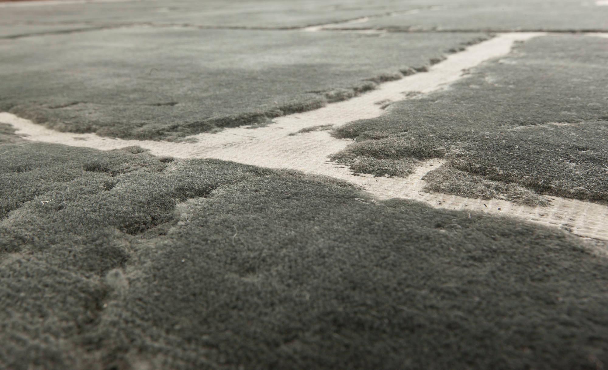 Annodato a mano Tappeto geometrico contemporaneo sovradimensionato in nero di Doris Leslie Blau in vendita