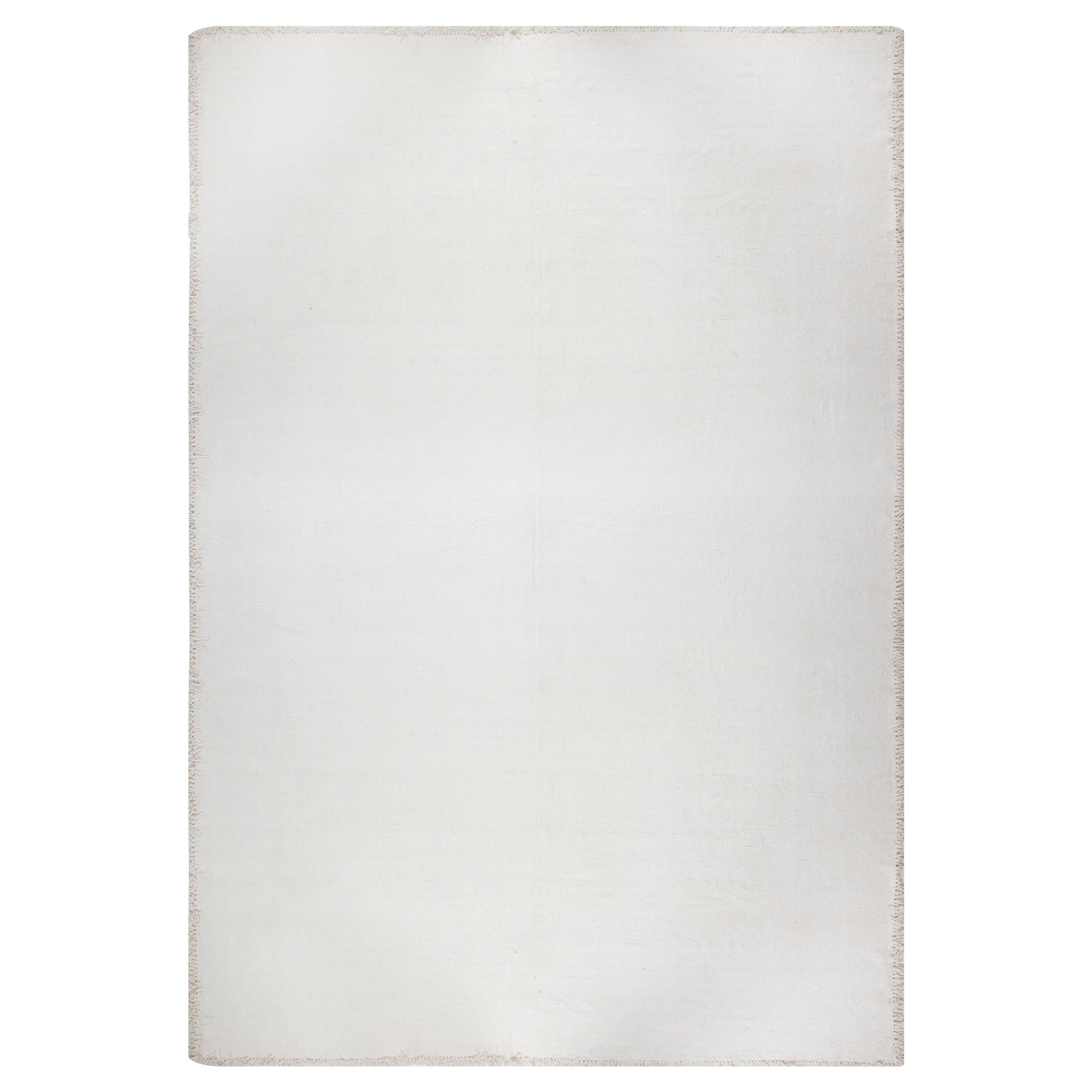 Tappeto contemporaneo sovradimensionato in lana a trama piatta White di Doris White Blau