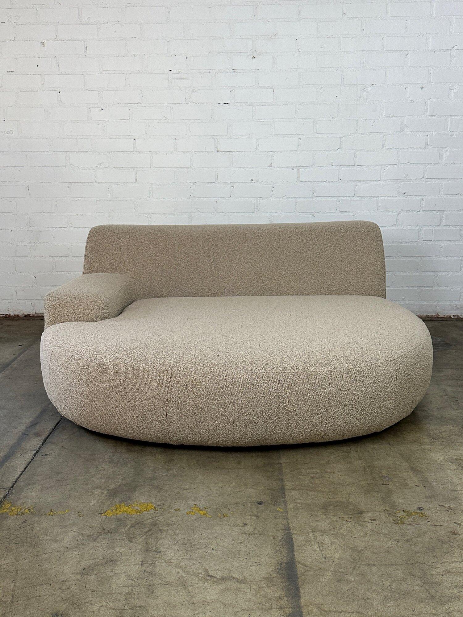 Modern Oversized daybed in beige boucle For Sale