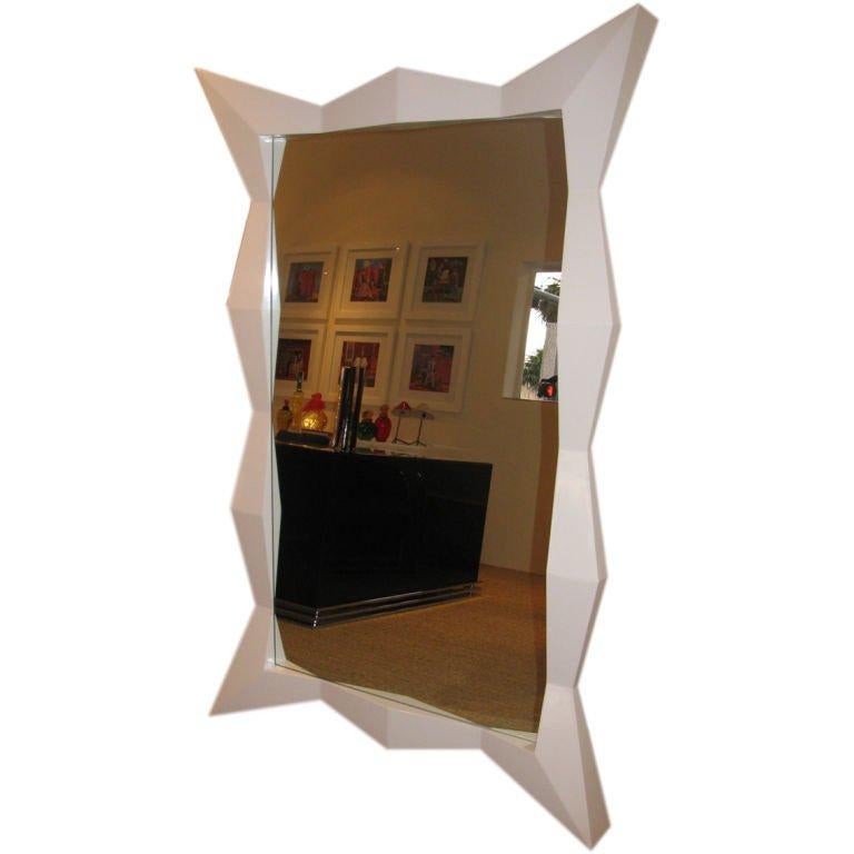 Américain Miroir moderne surdimensionné laqué blanc avec diamants en vente