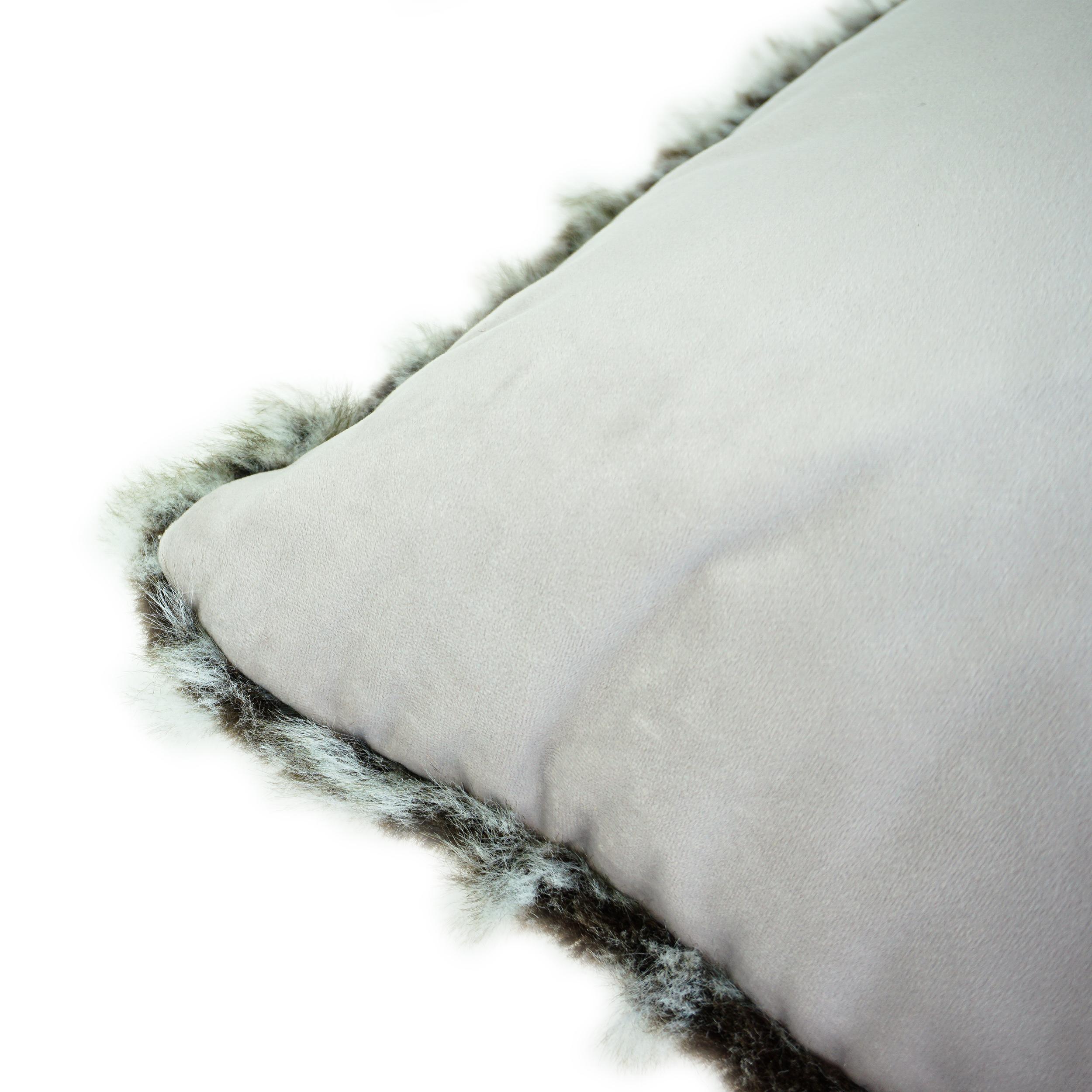 Oversized Down/Feather Pillow w Quilted Cat Pattern and Faux Fur Trim For Sale 9