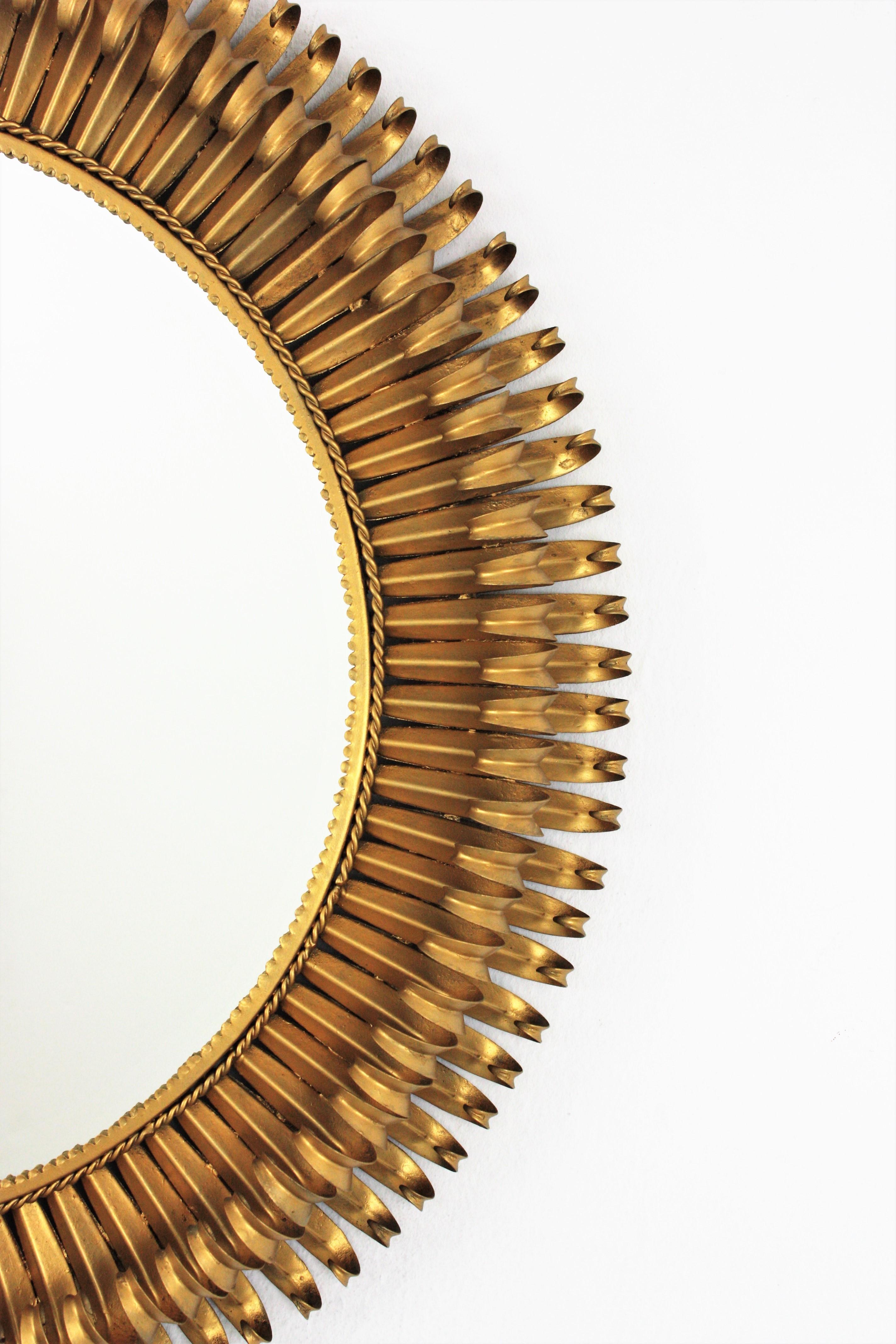 Sunburst Eyelash Mirror in Gilt Wrought Iron, Large Scale In Good Condition For Sale In Barcelona, ES