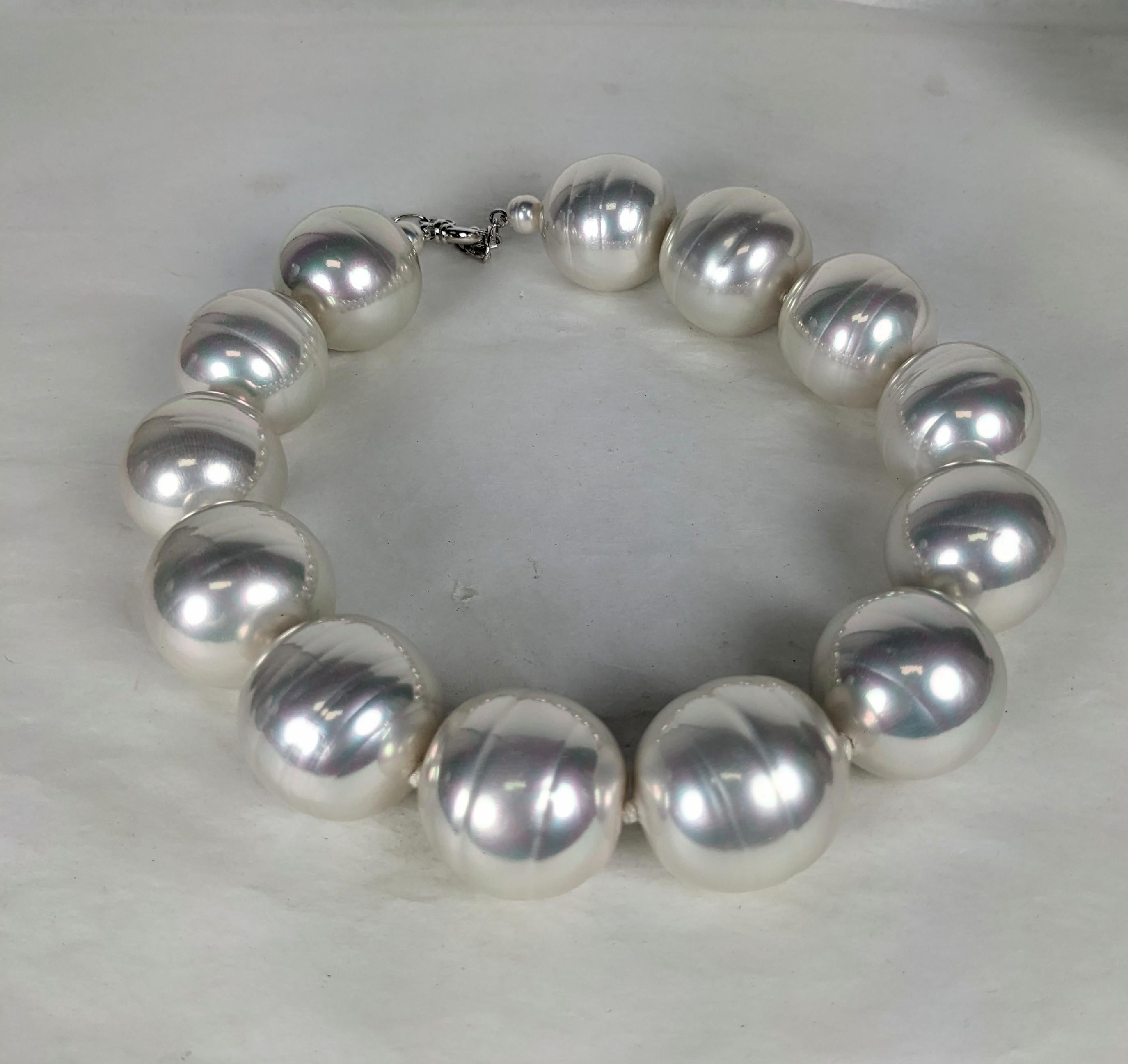 Faux perles baroques surdimensionnées Pour femmes en vente