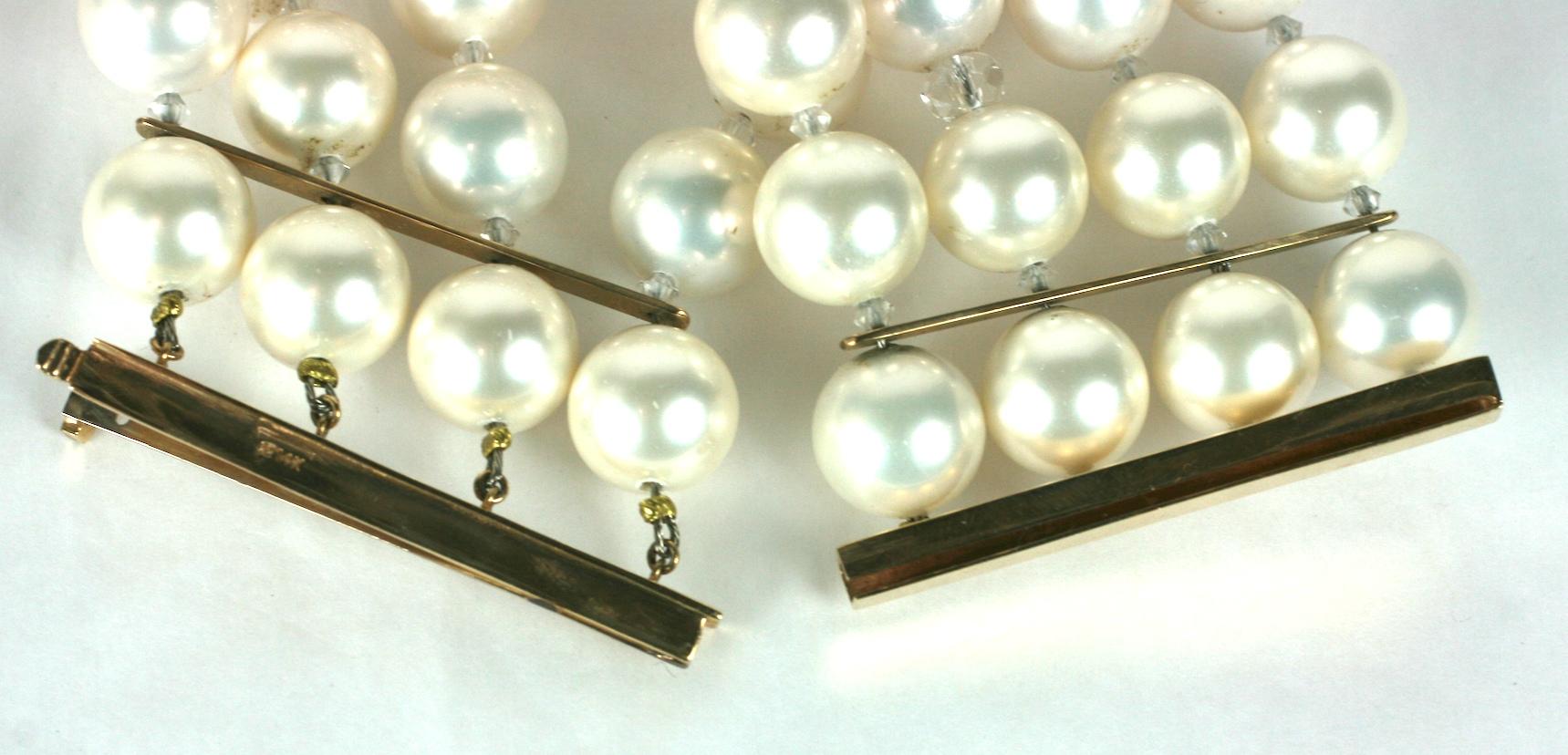 Collier surdimensionné en fausses perles et or en vente 2
