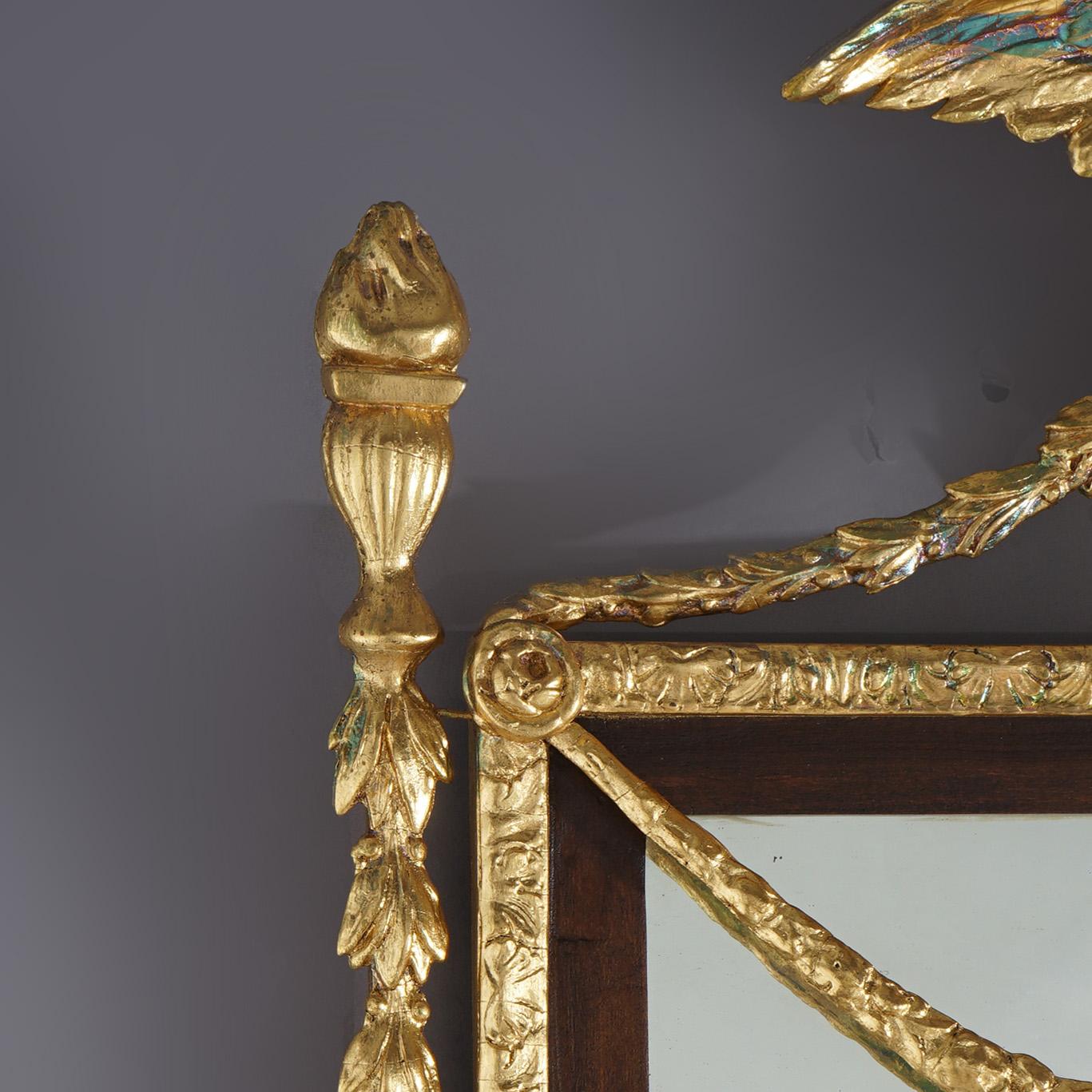 Miroir mural fédéral surdimensionné en bois doré et acajou avec aigle et campanules 20e siècle Bon état - En vente à Big Flats, NY