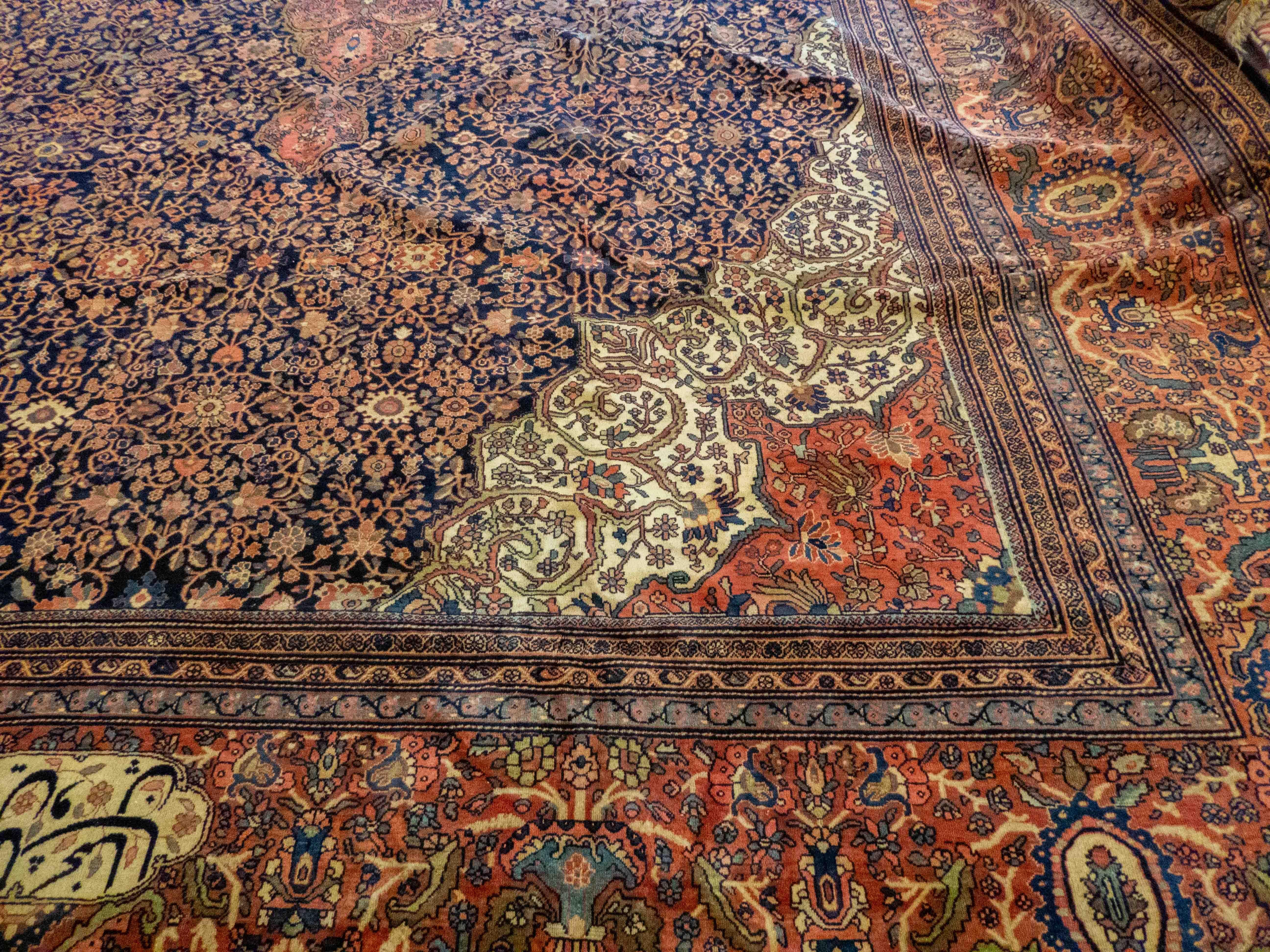 Oversized Fereghan Sarouk Carpet, Late 19th Century For Sale 1