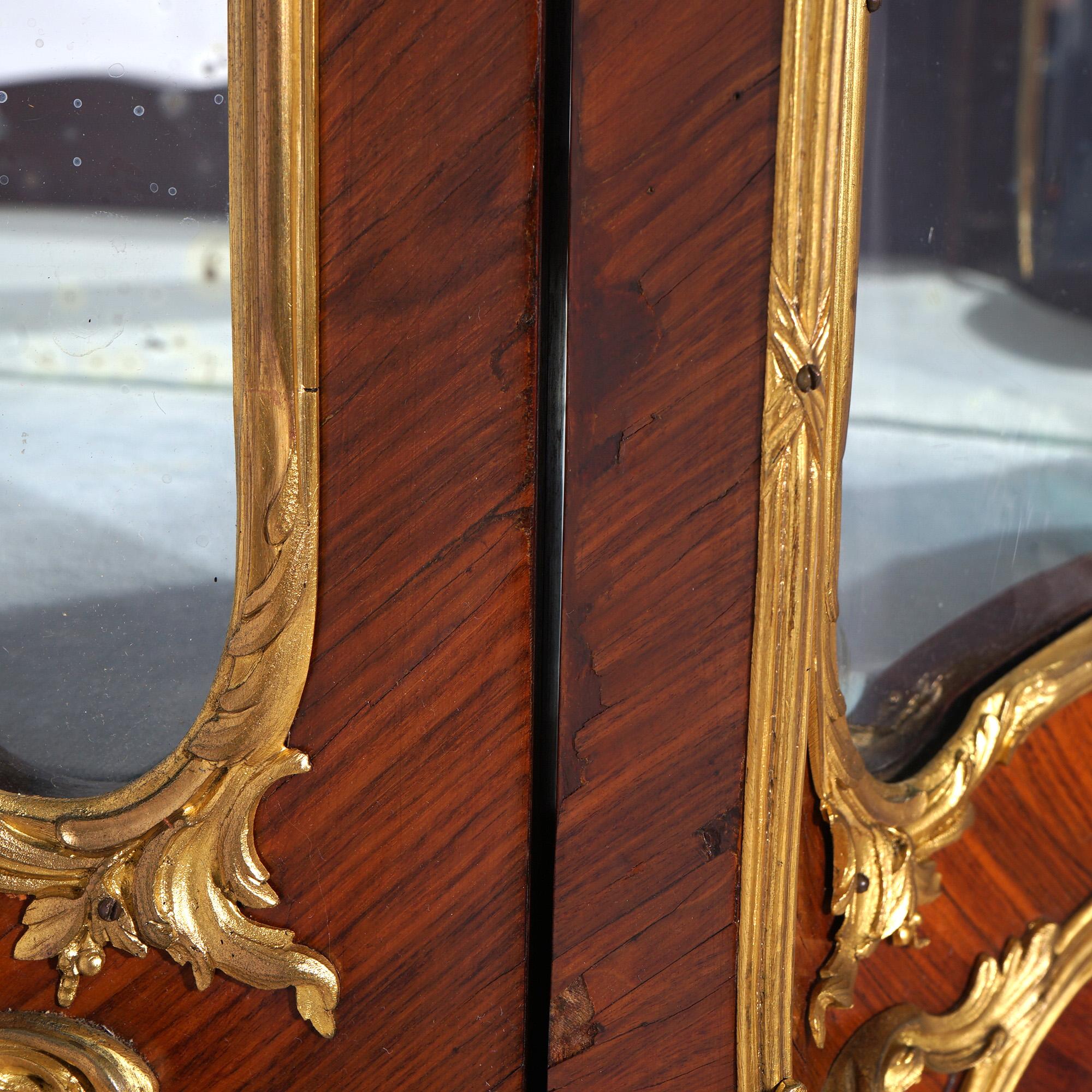 Vitrine surdimensionnée signée A Link en bois de roi, acajou et bronze doré de style Louis XIV  en vente 12