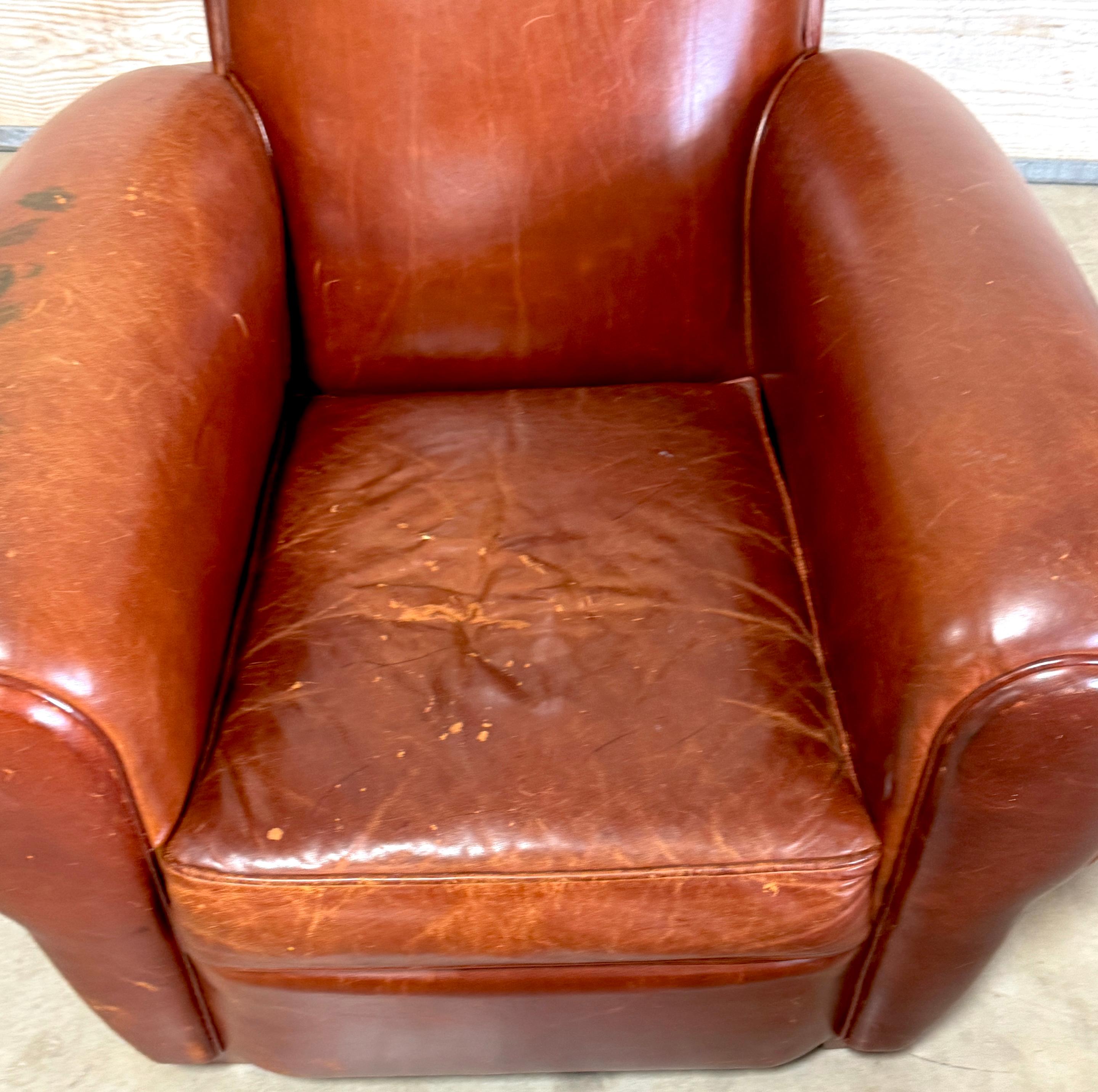 Français Fauteuil club surdimensionné en cuir moderne français, France, circa 1960 en vente