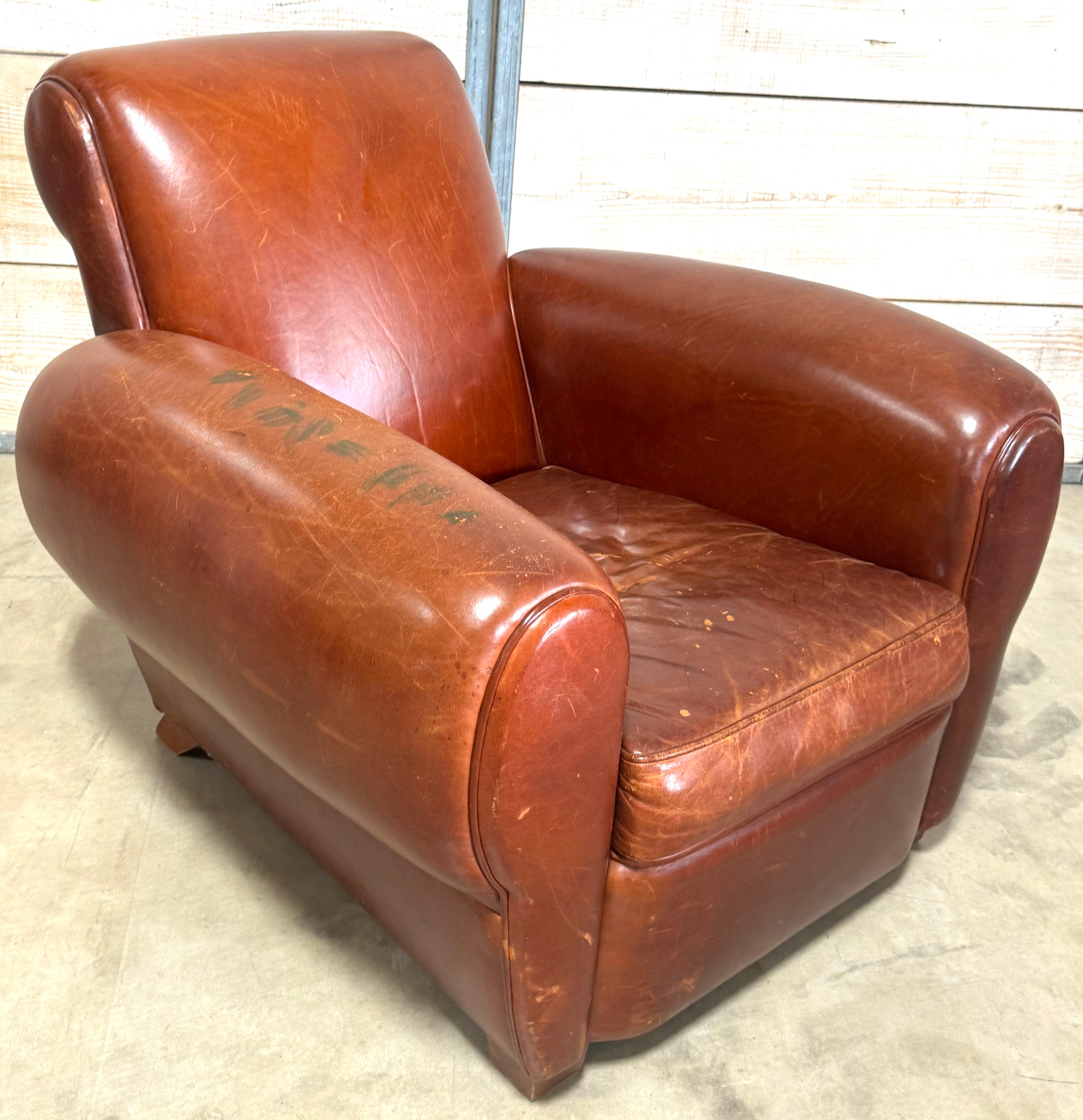 Fauteuil club surdimensionné en cuir moderne français, France, circa 1960 Bon état - En vente à West Palm Beach, FL