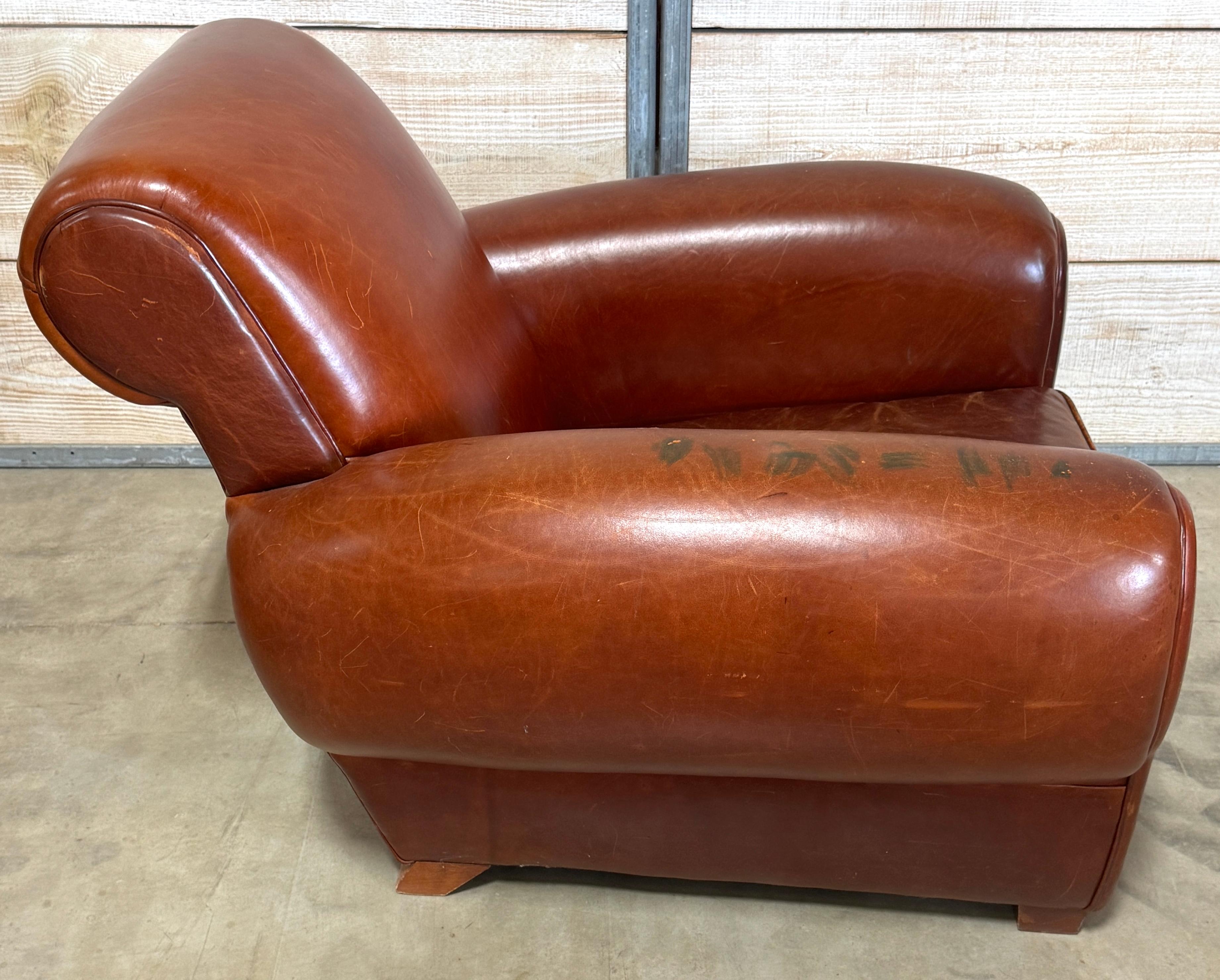Cuir Fauteuil club surdimensionné en cuir moderne français, France, circa 1960 en vente