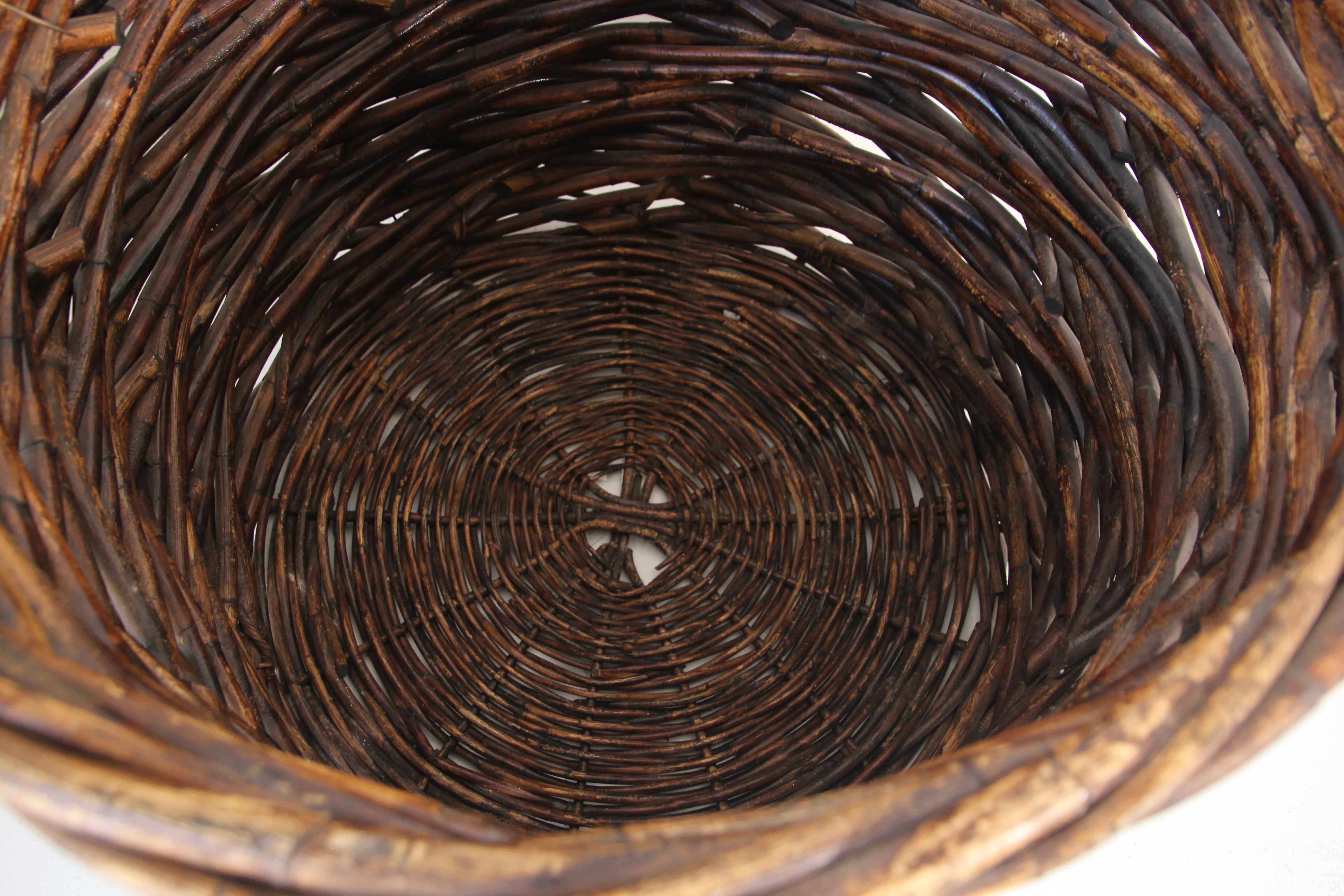 Oversized French Vintage Harvest Wicker Basket In Good Condition In North Hollywood, CA