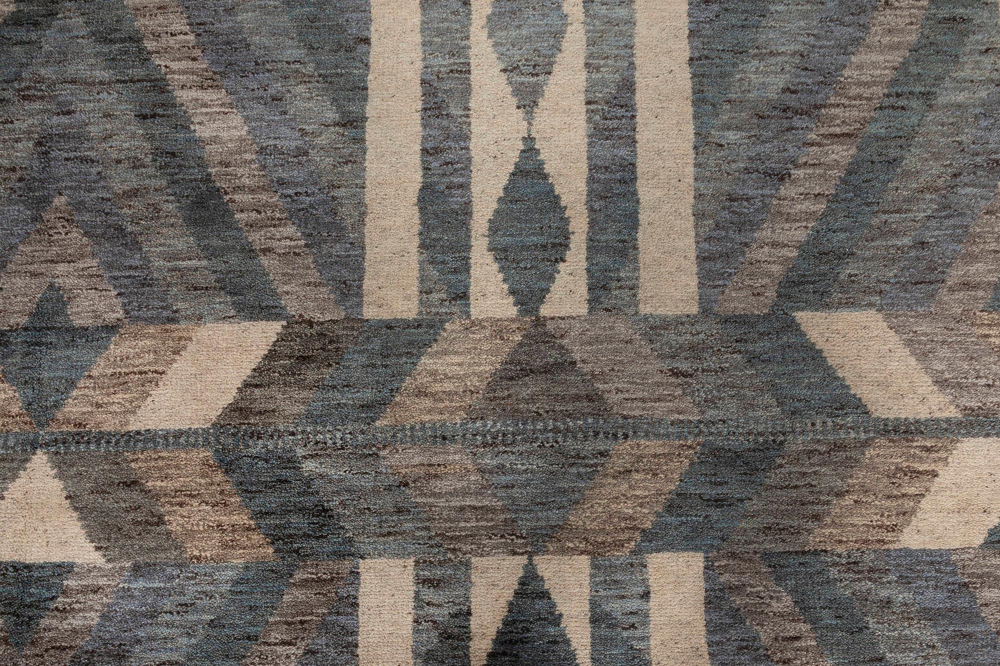 Scandinavo moderno Tappeto geometrico sovradimensionato in stile svedese blu e grigio fatto a mano da Doris Leslie Blau in vendita
