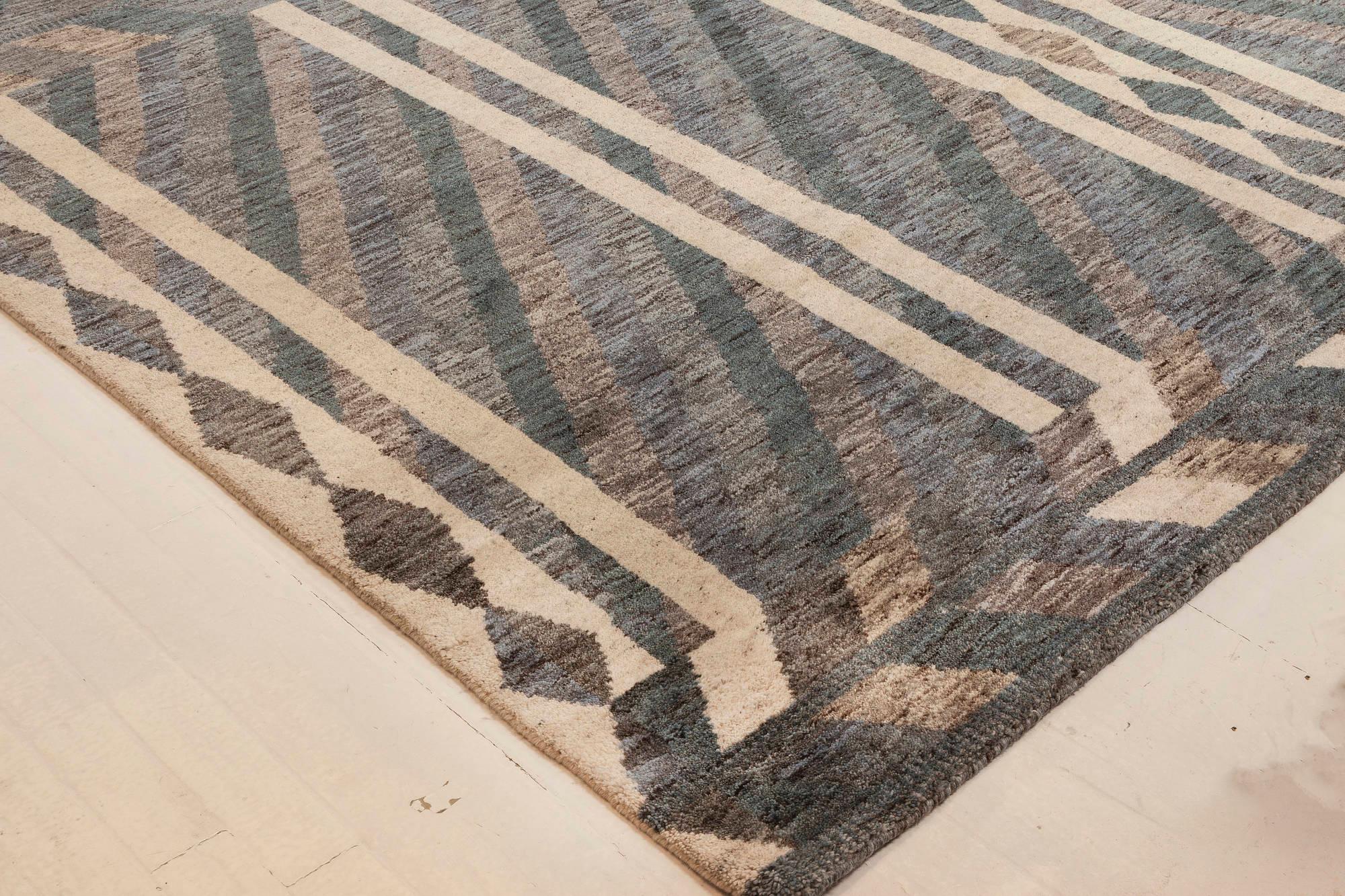 Tappeto geometrico sovradimensionato in stile svedese blu e grigio fatto a mano da Doris Leslie Blau In condizioni Nuovo in vendita a New York, NY