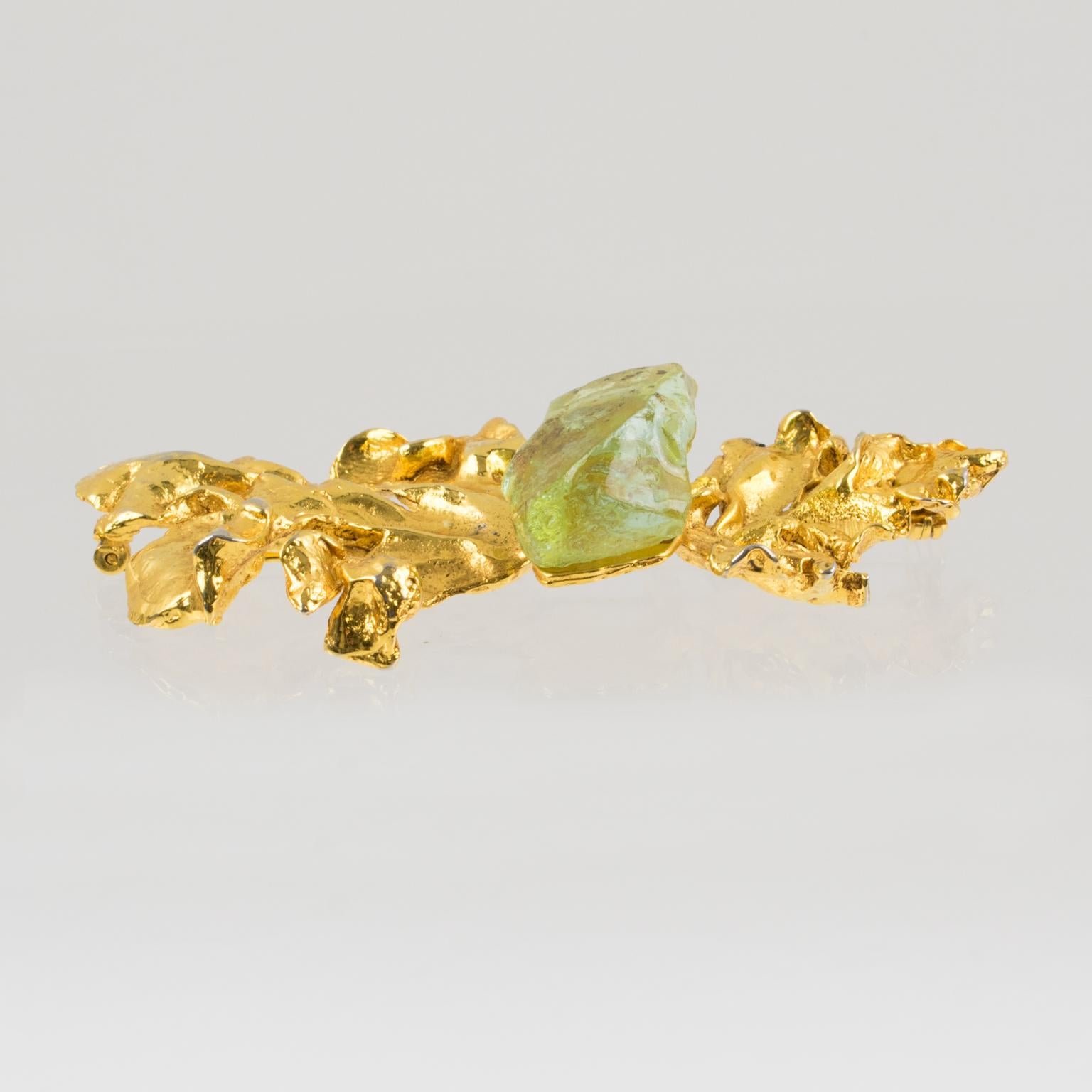 Broche surdimensionnée en métal doré et résine verte Antigona Paris 3