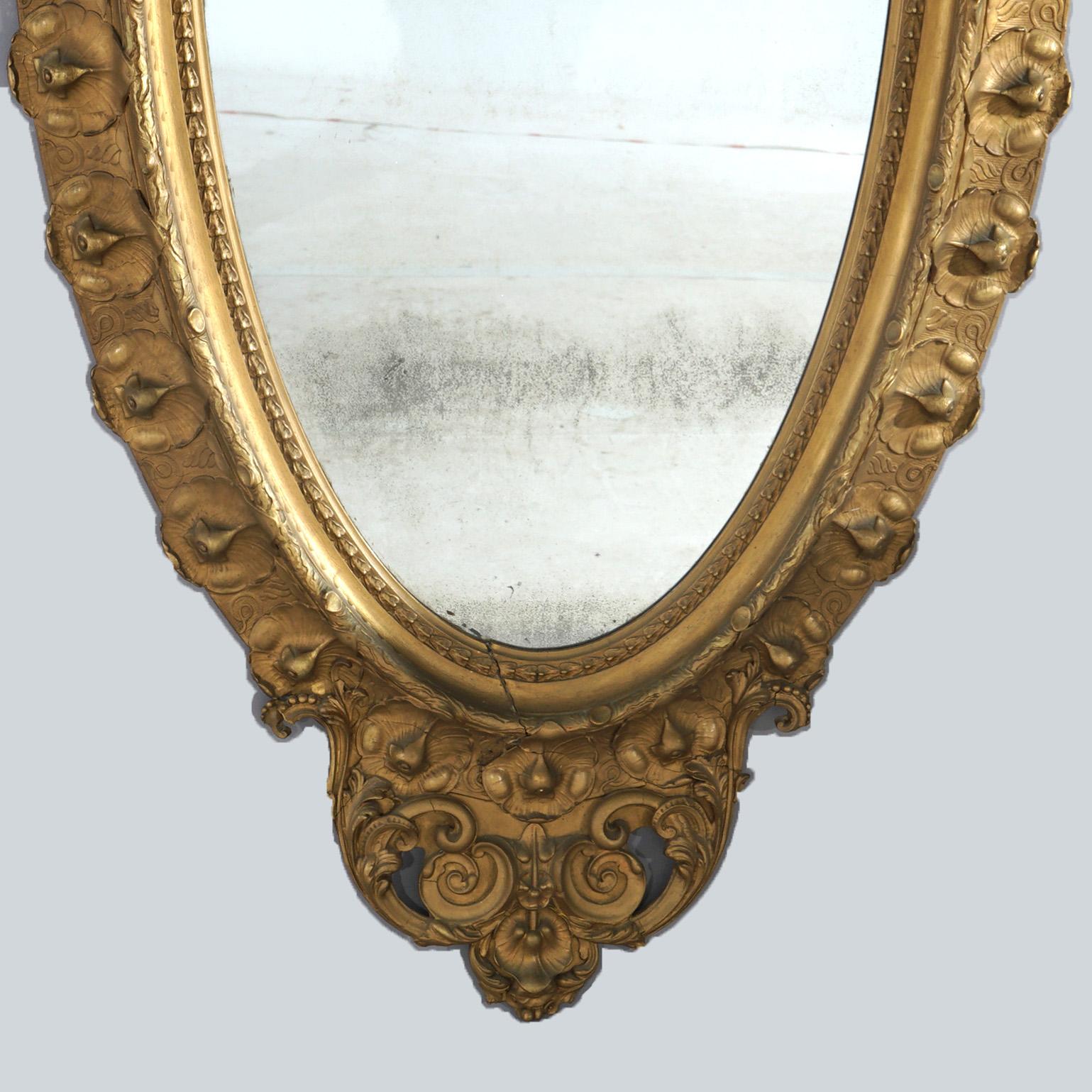 Specchio ovale da salotto in legno dorato sovradimensionato con stemma floreale e fogliame C1890 In condizioni buone in vendita a Big Flats, NY